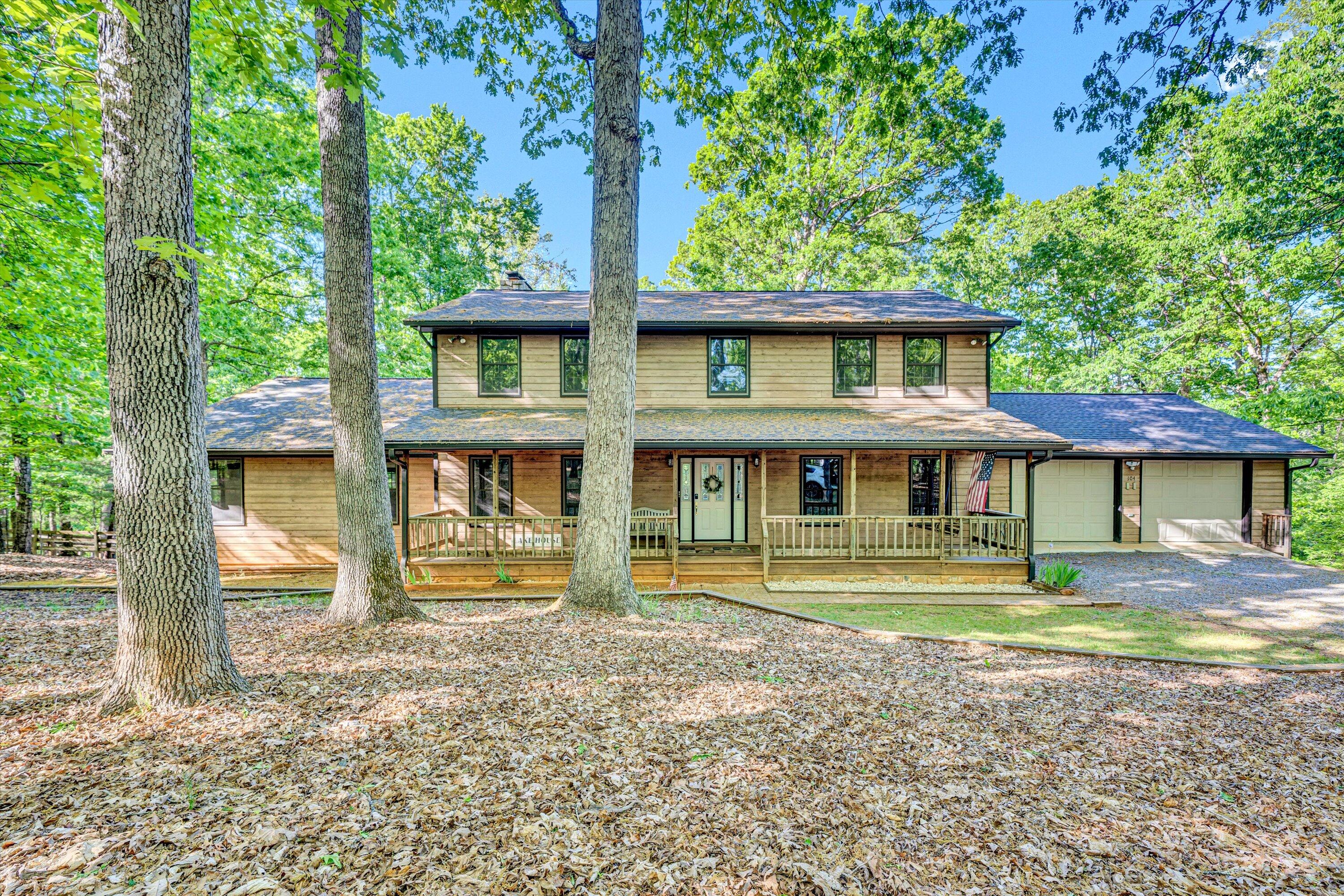 104 Hickory Lake LN