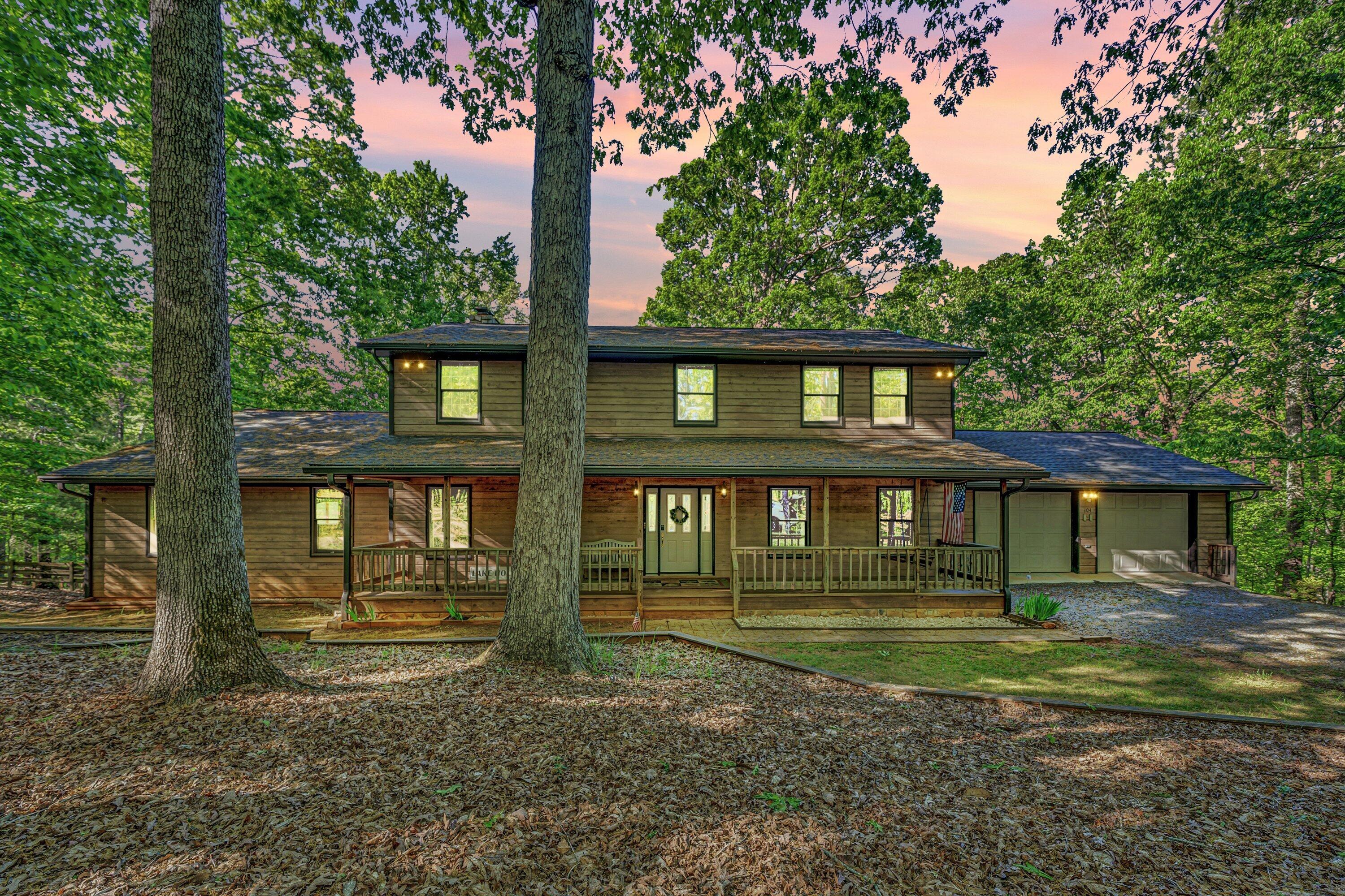 104 Hickory Lake LN