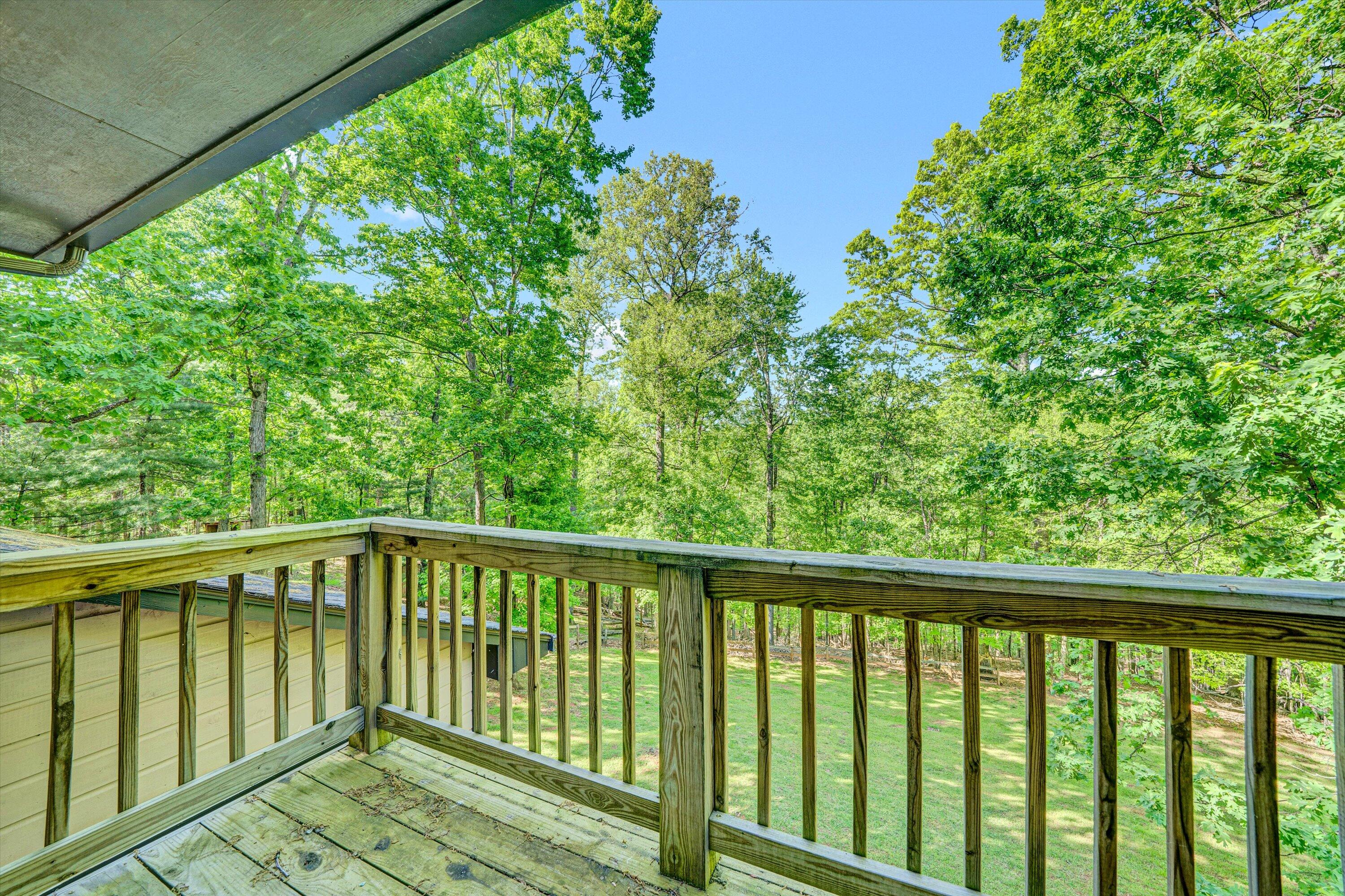 104 Hickory Lake LN
