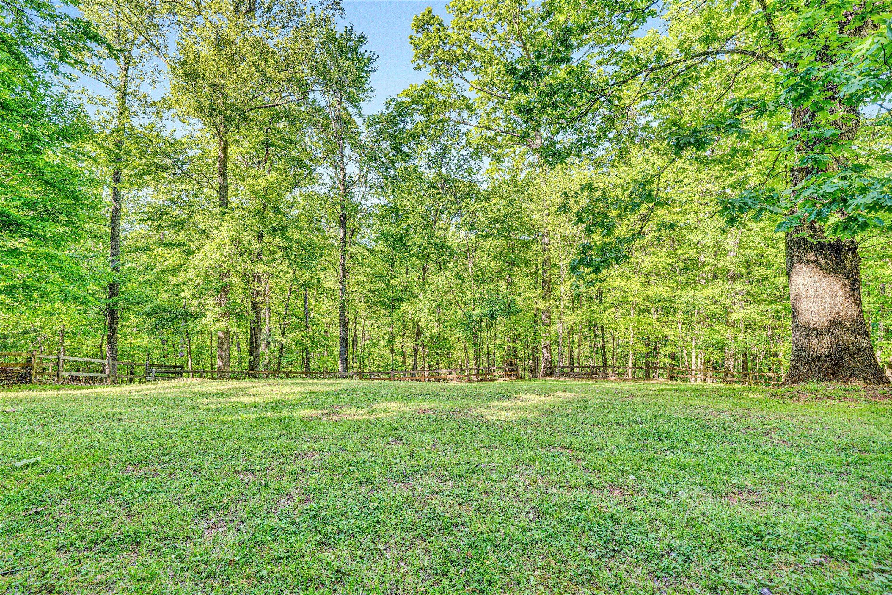 104 Hickory Lake LN