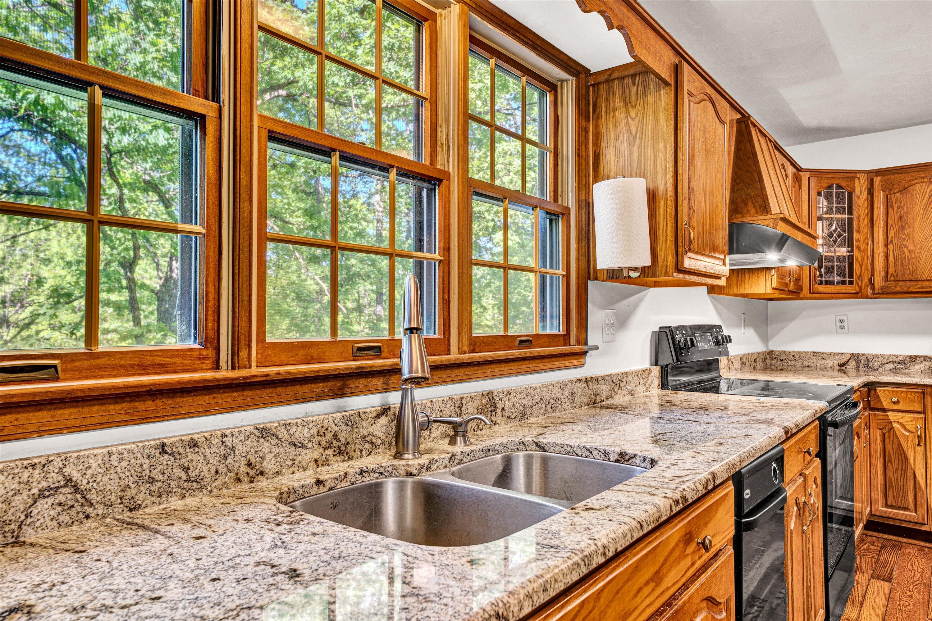 104 Hickory Lake LN