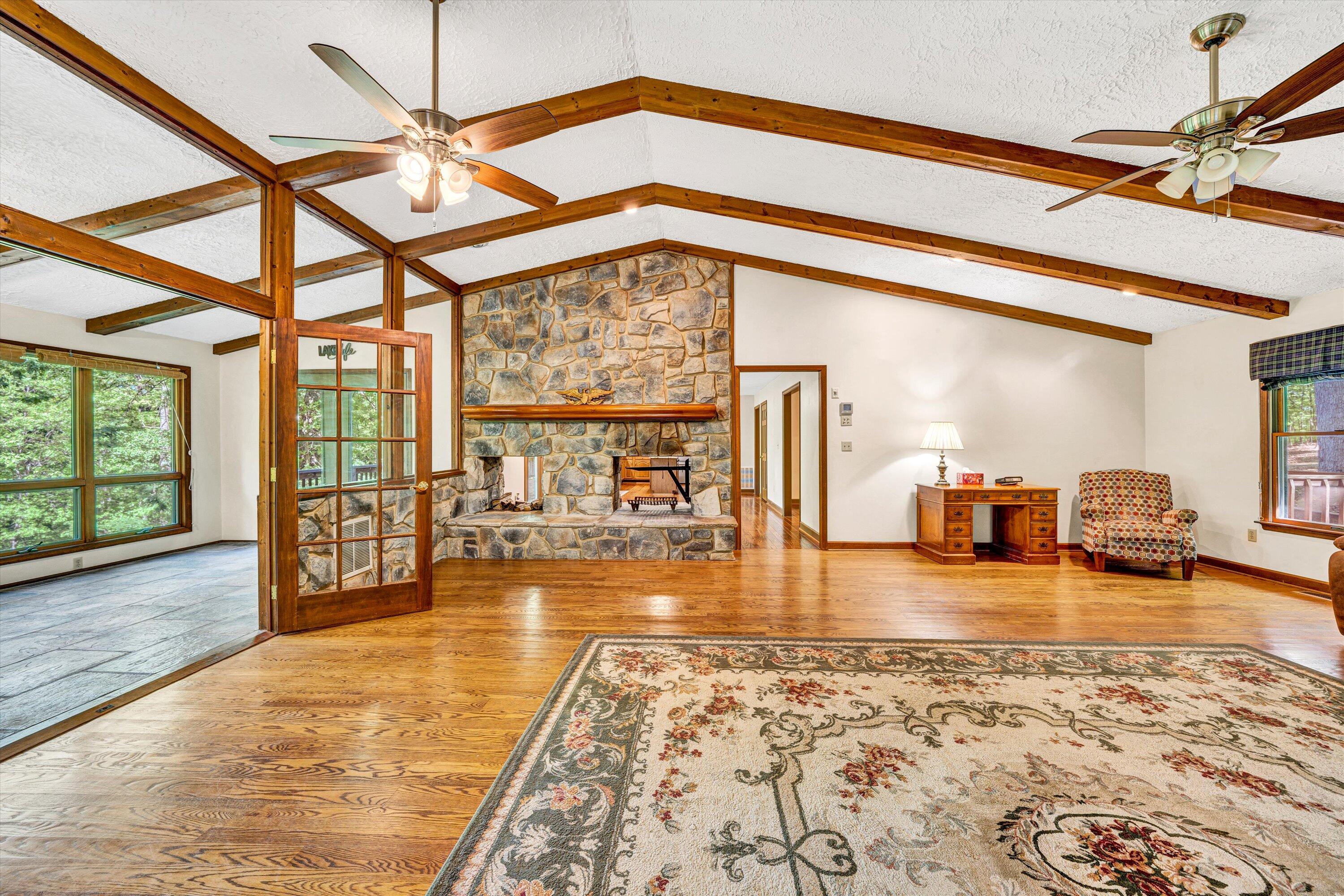 104 Hickory Lake LN