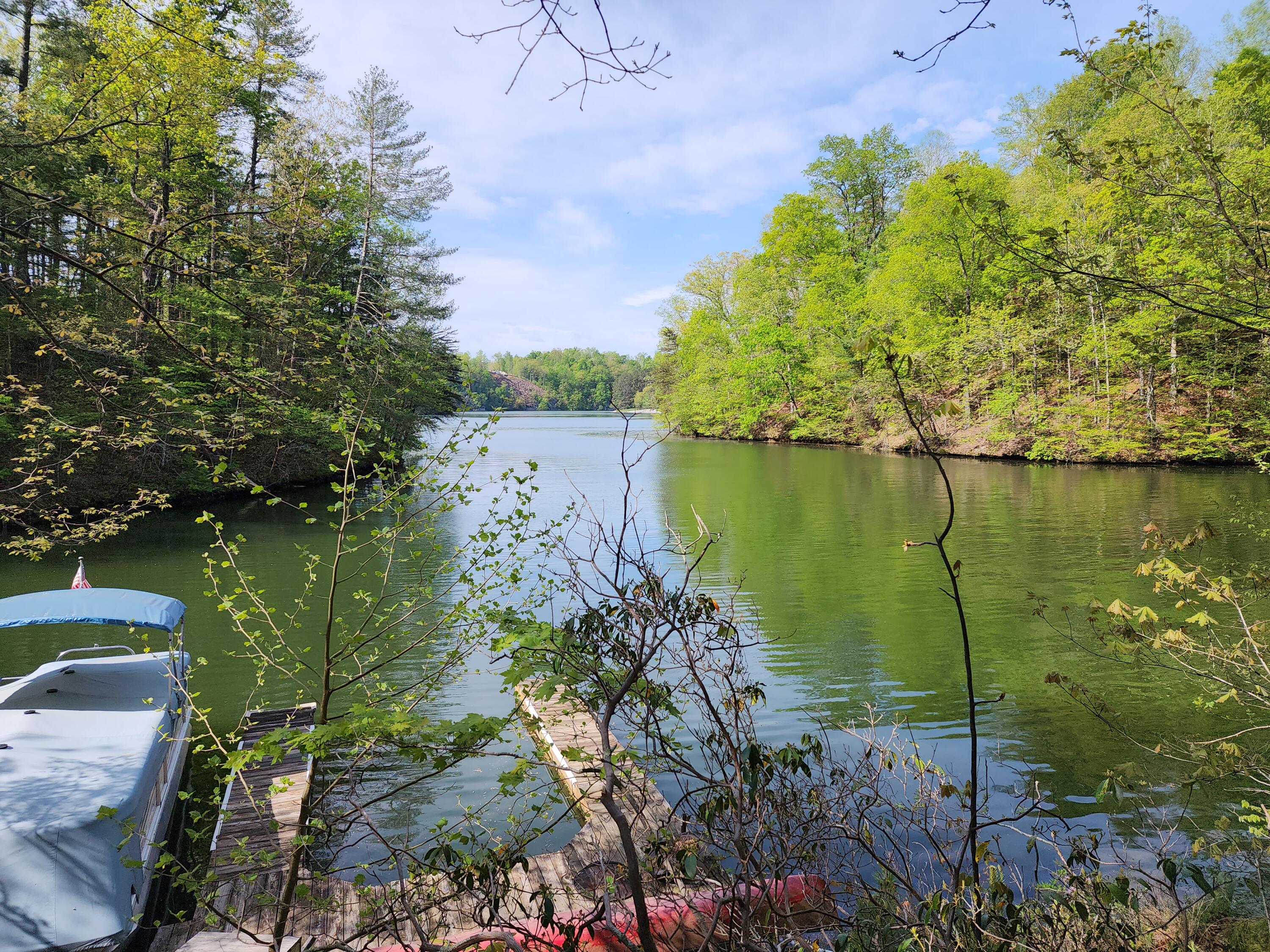 104 Hickory Lake LN