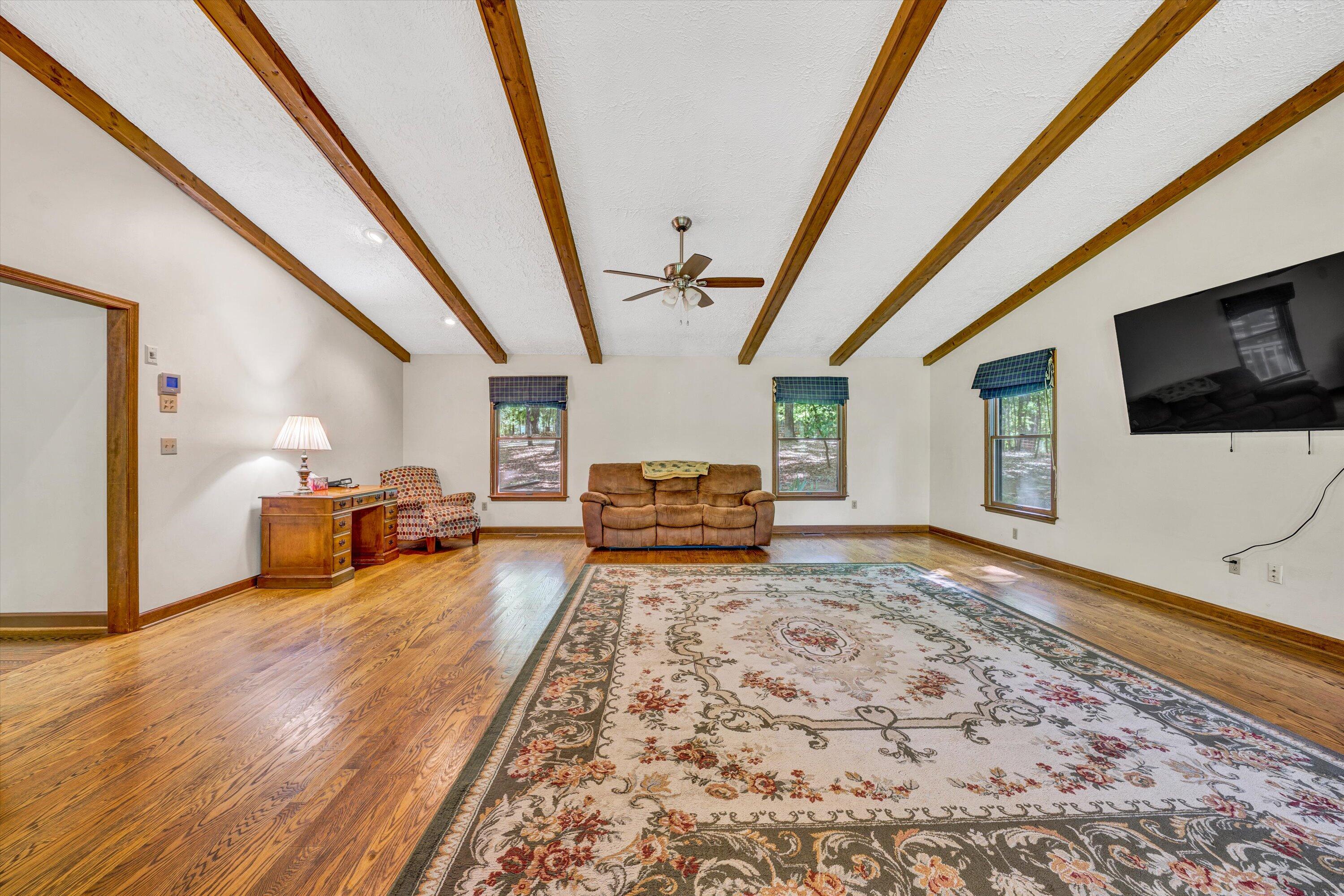 104 Hickory Lake LN