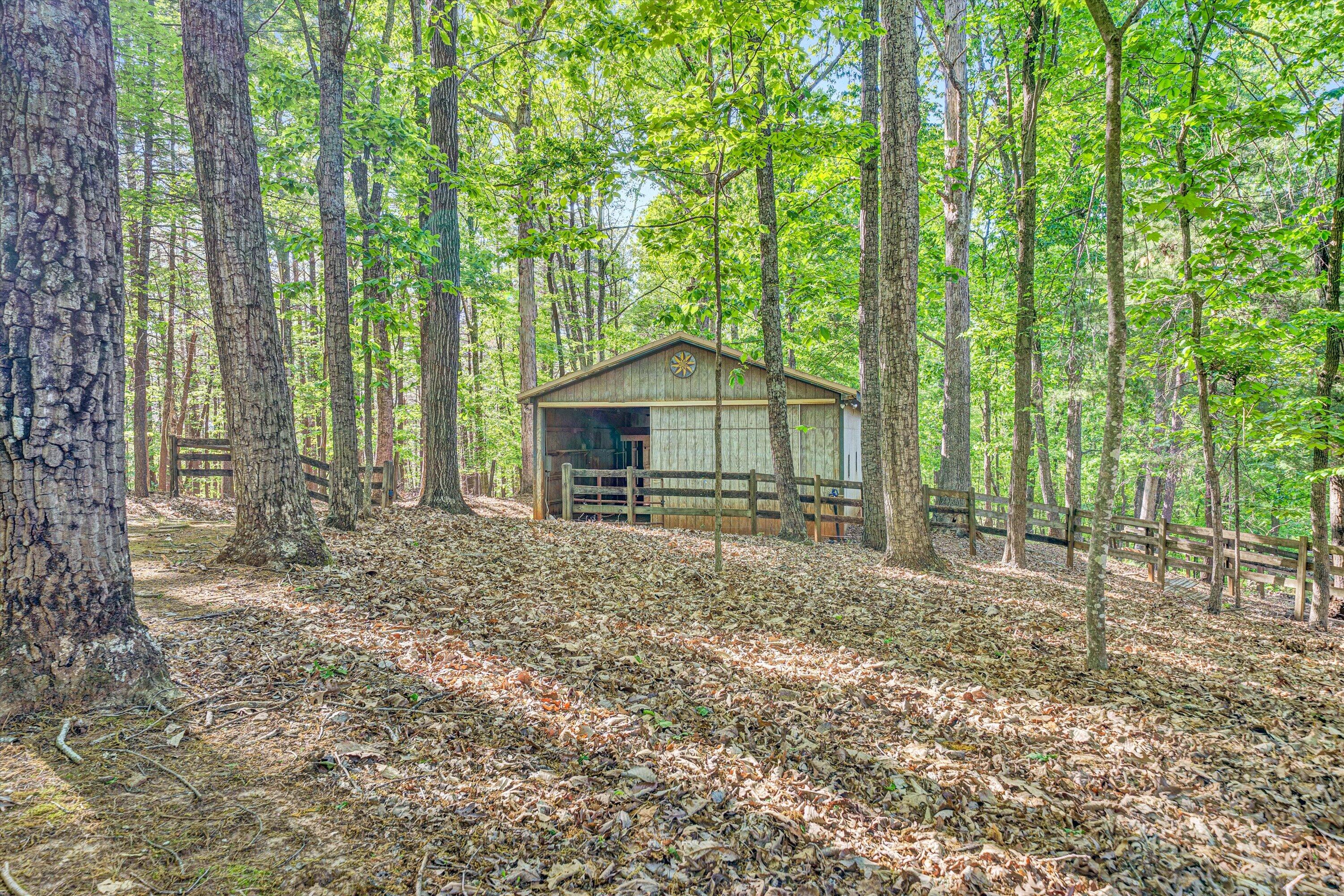 104 Hickory Lake LN