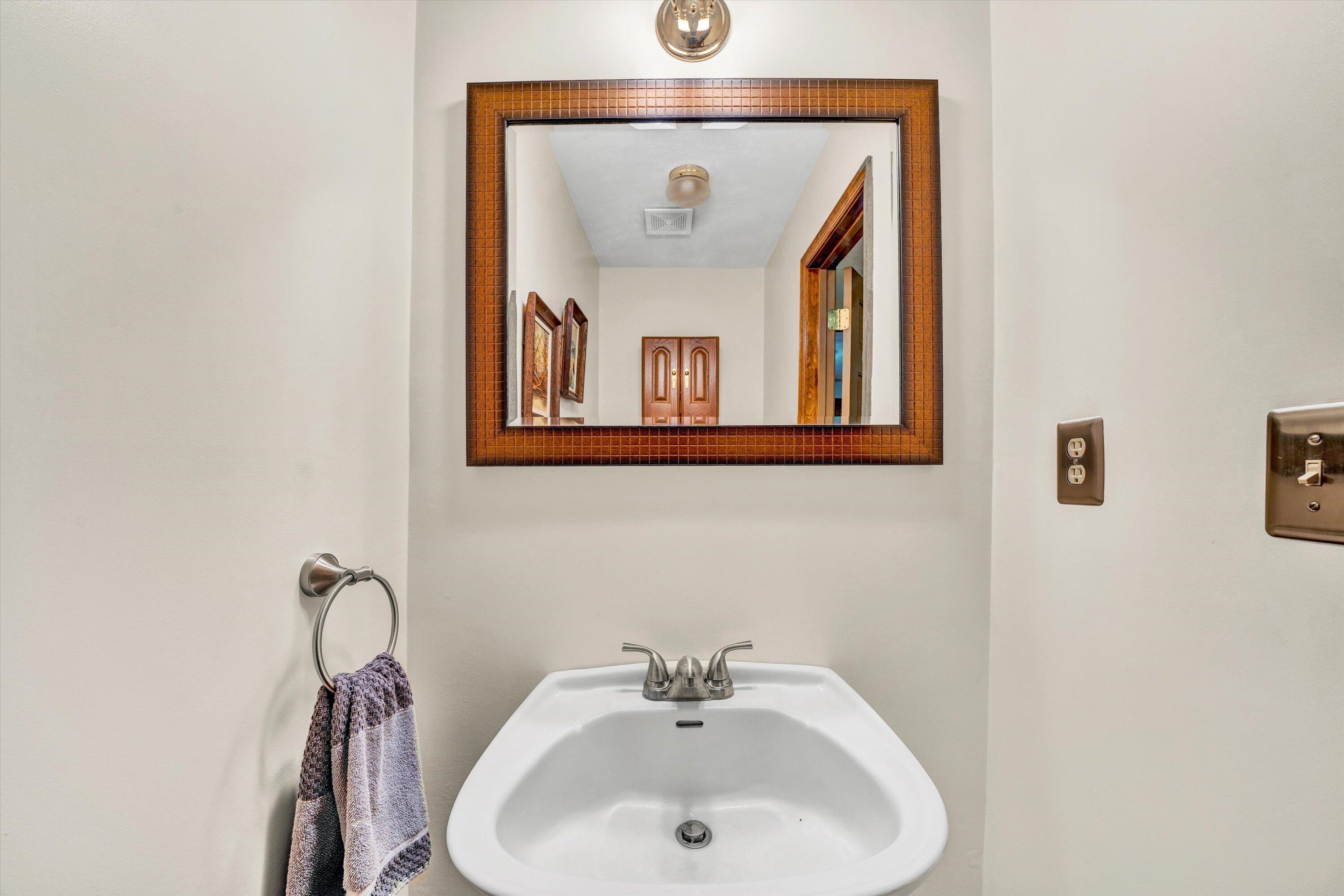 104 Hickory Lake LN