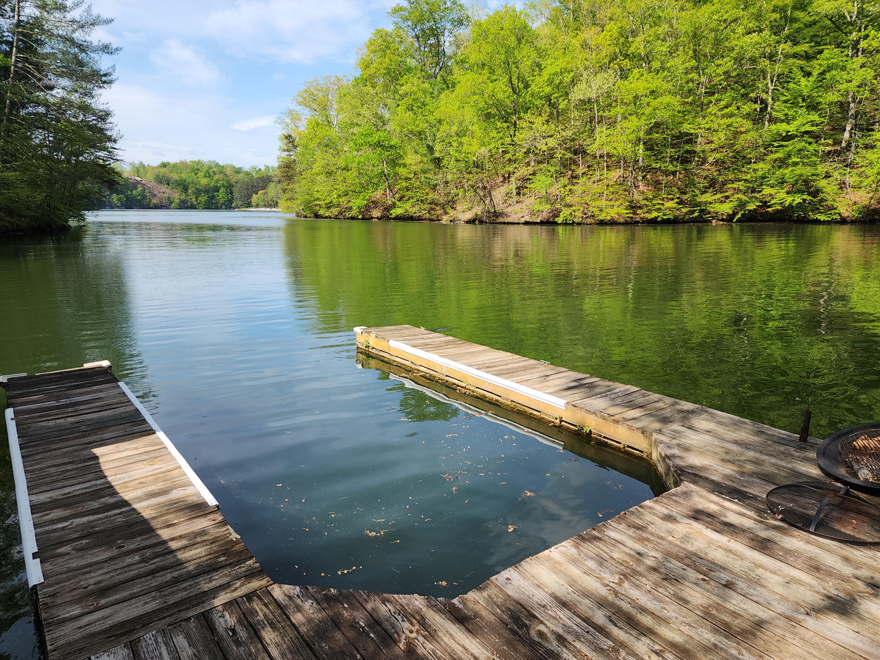 104 Hickory Lake LN