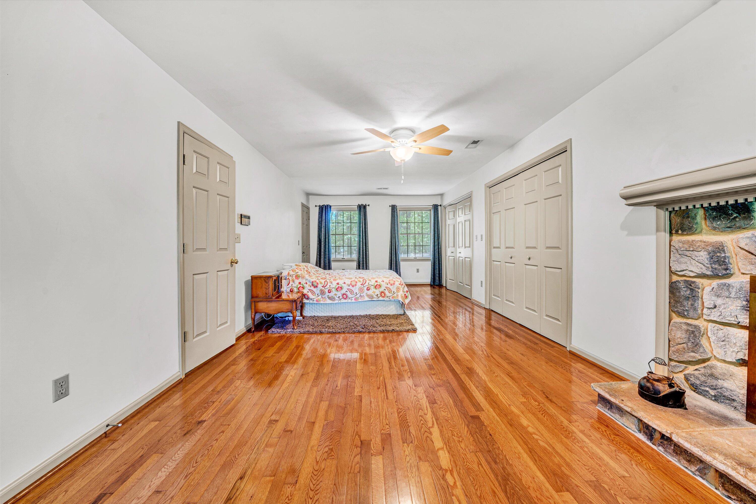 104 Hickory Lake LN