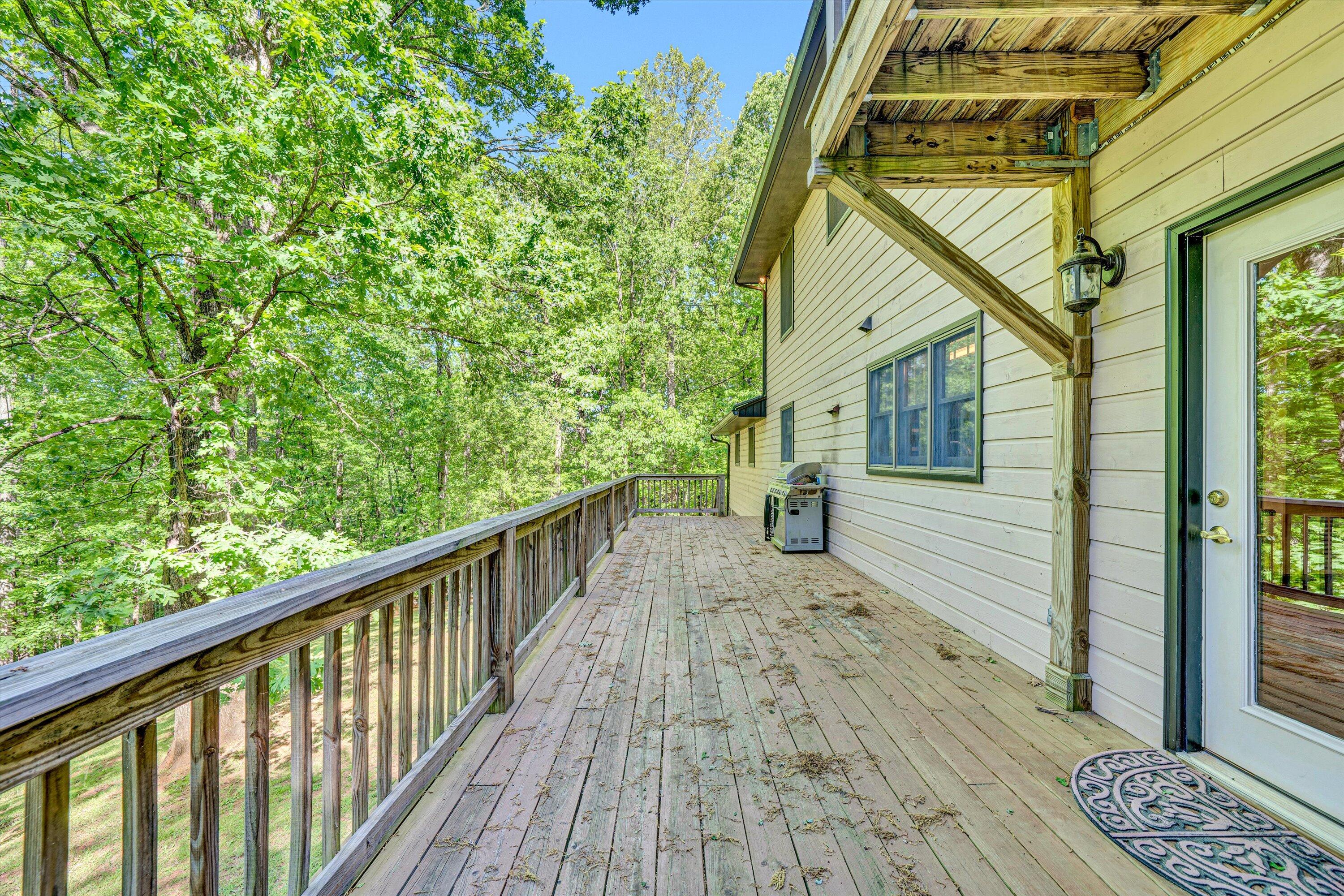 104 Hickory Lake LN