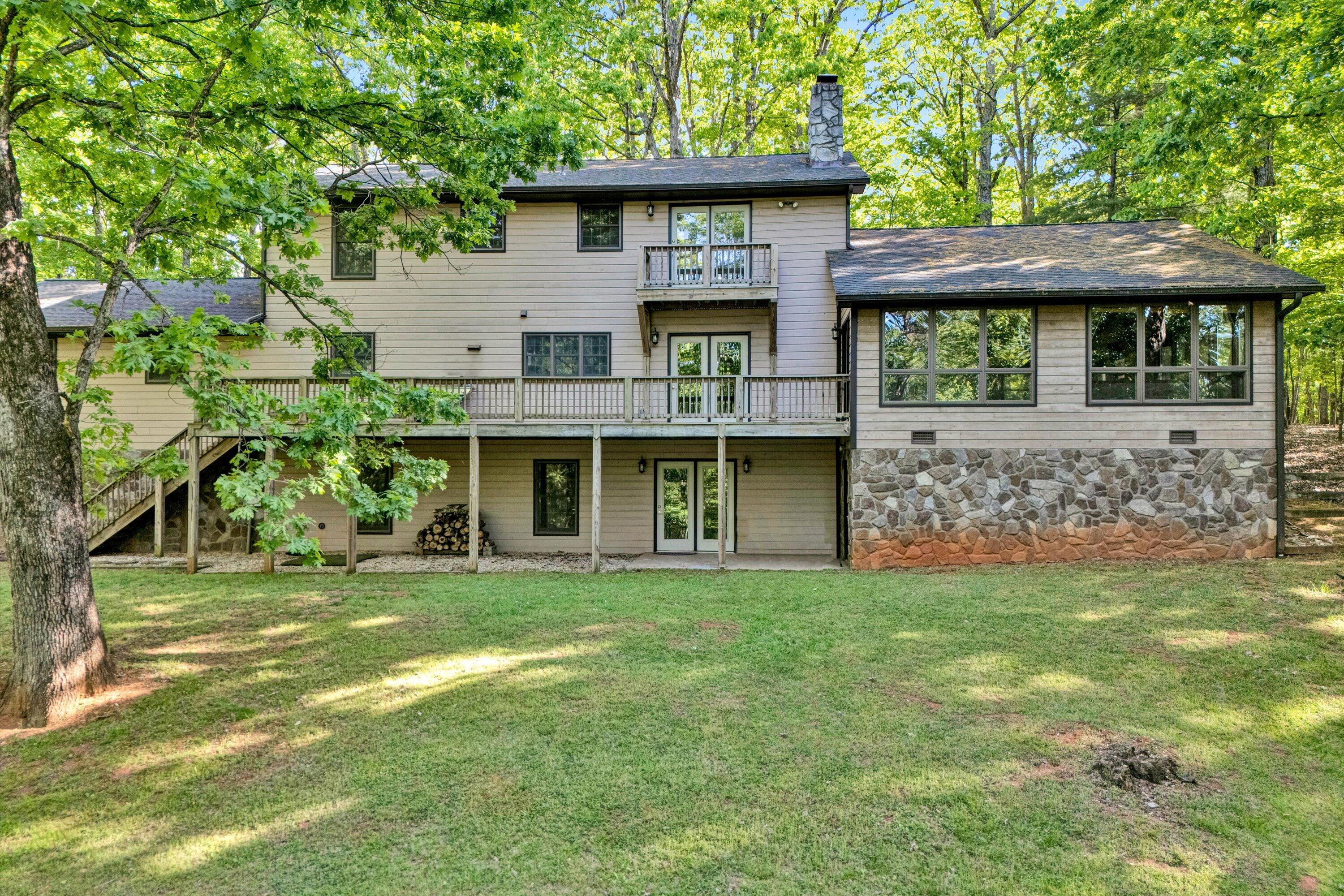 104 Hickory Lake LN