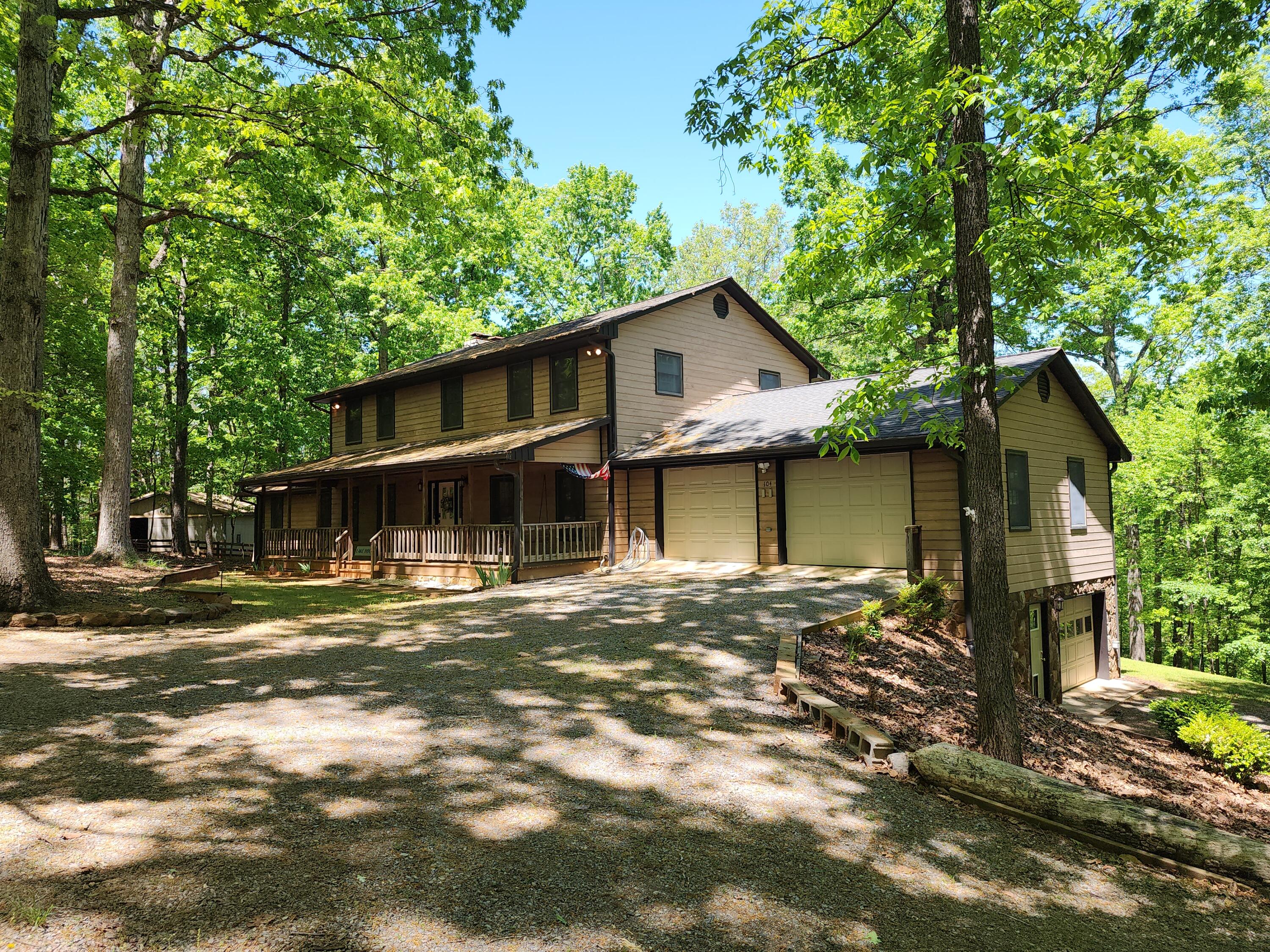 104 Hickory Lake LN