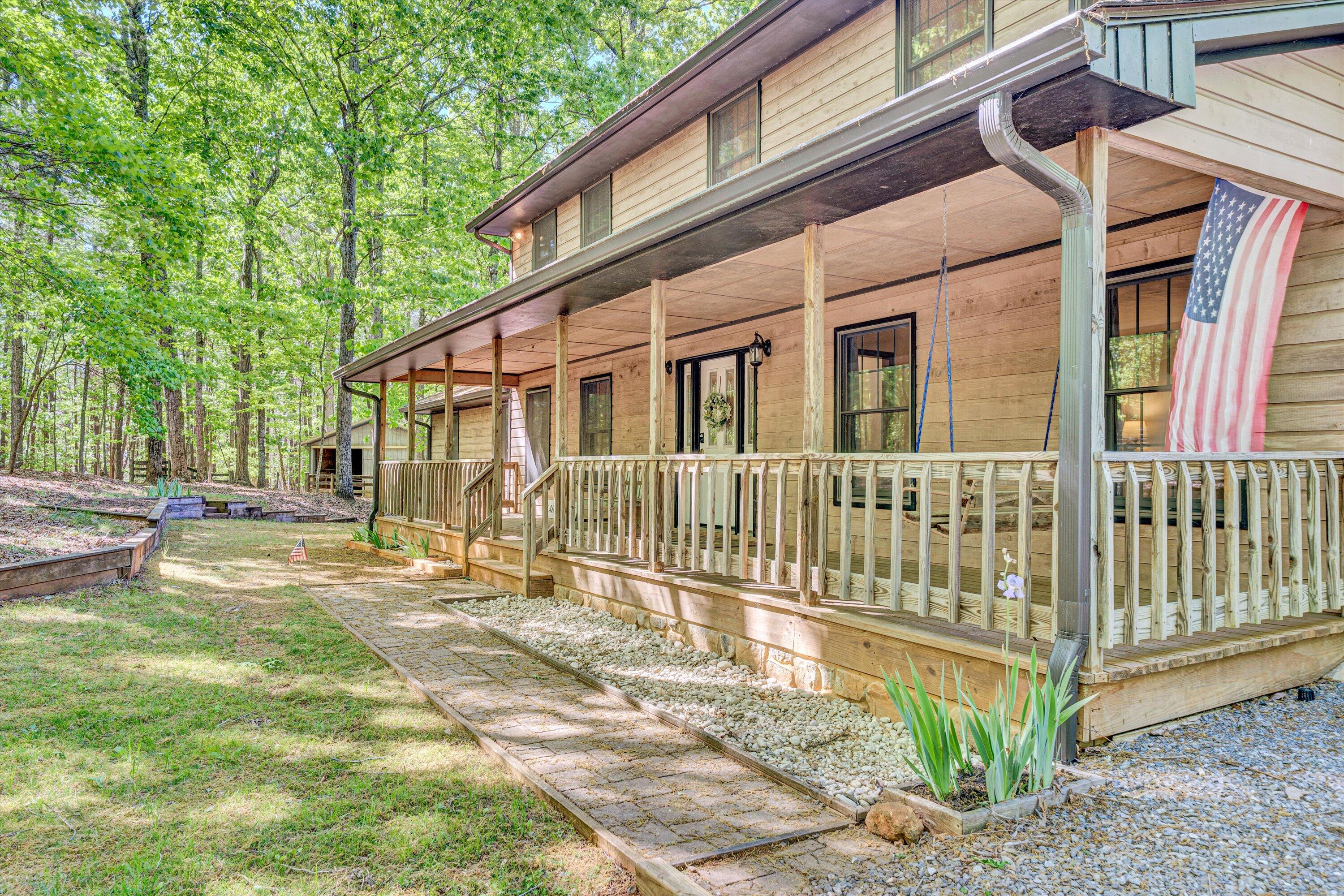 104 Hickory Lake LN