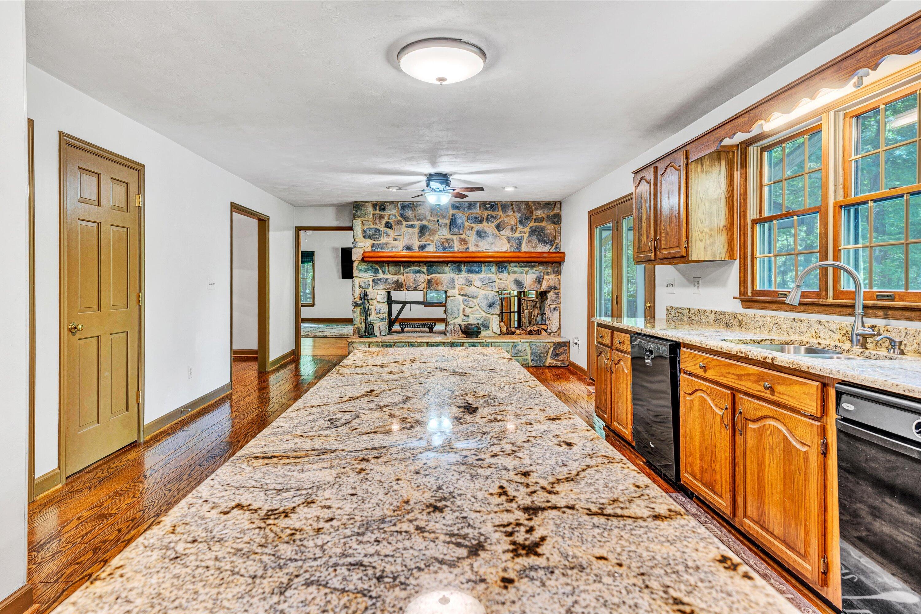 104 Hickory Lake LN