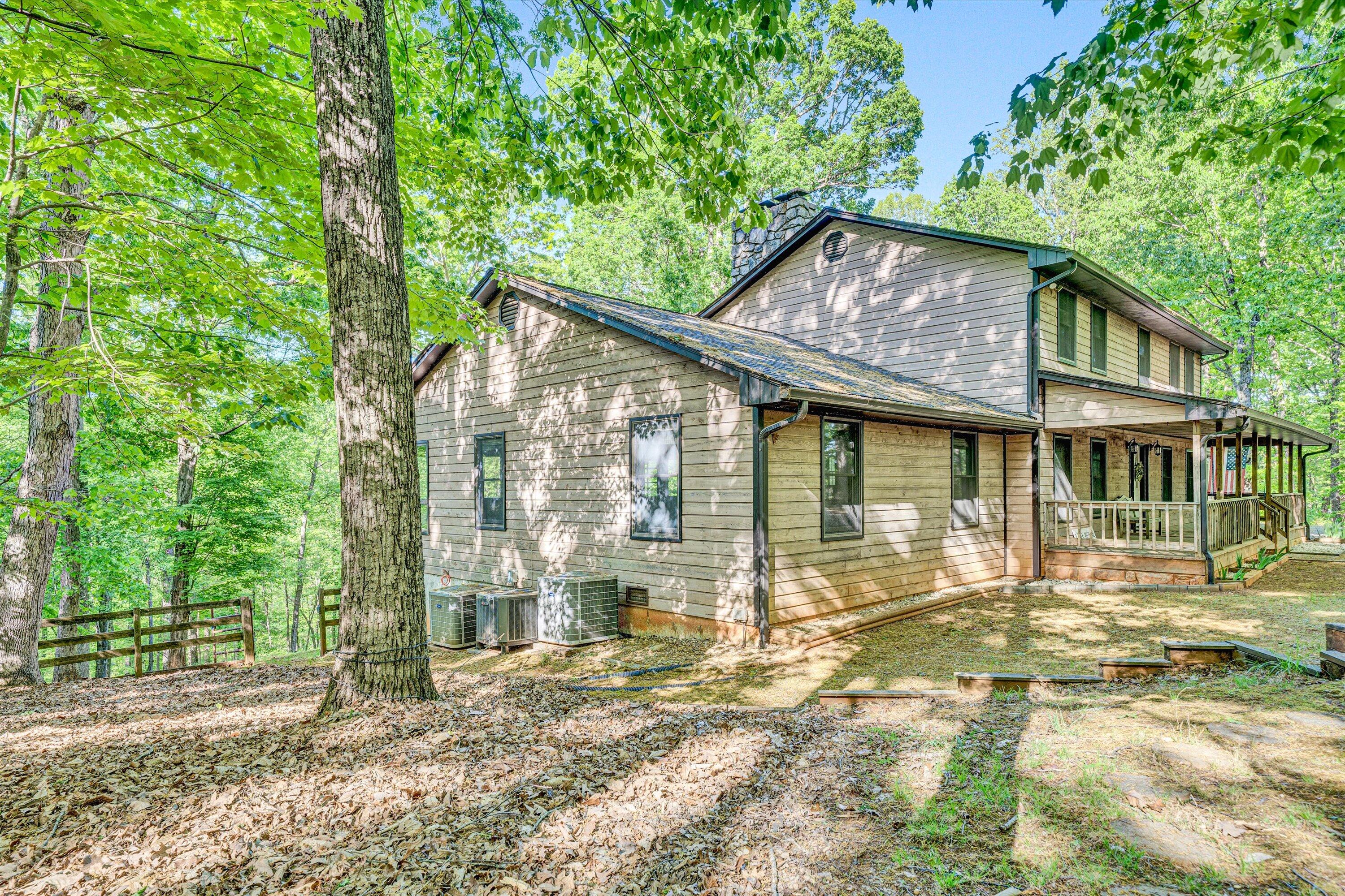 104 Hickory Lake LN