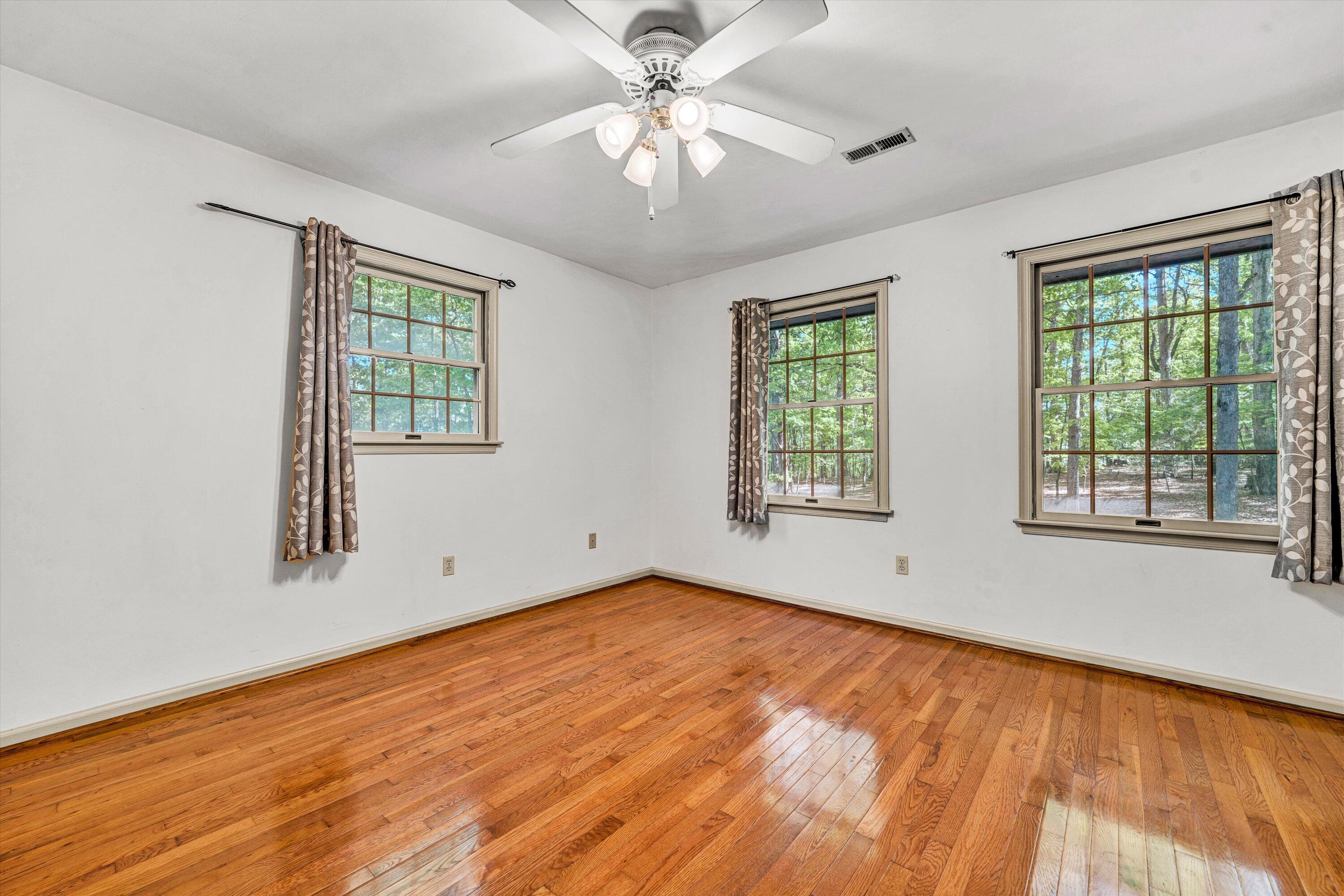 104 Hickory Lake LN