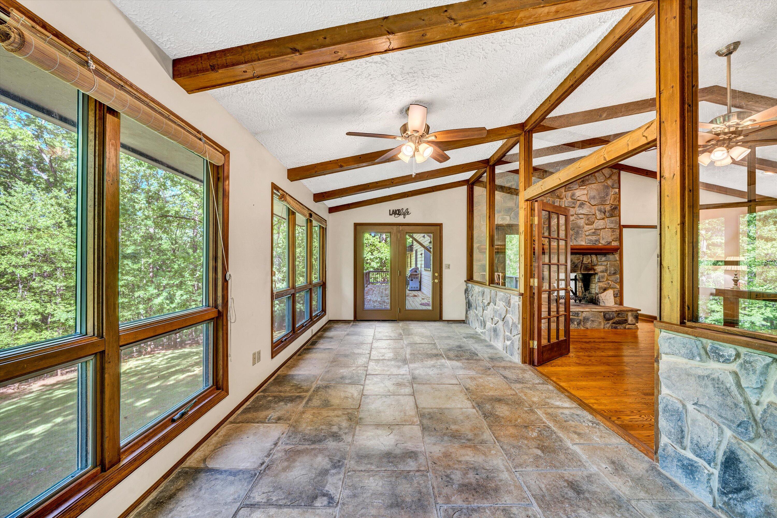 104 Hickory Lake LN