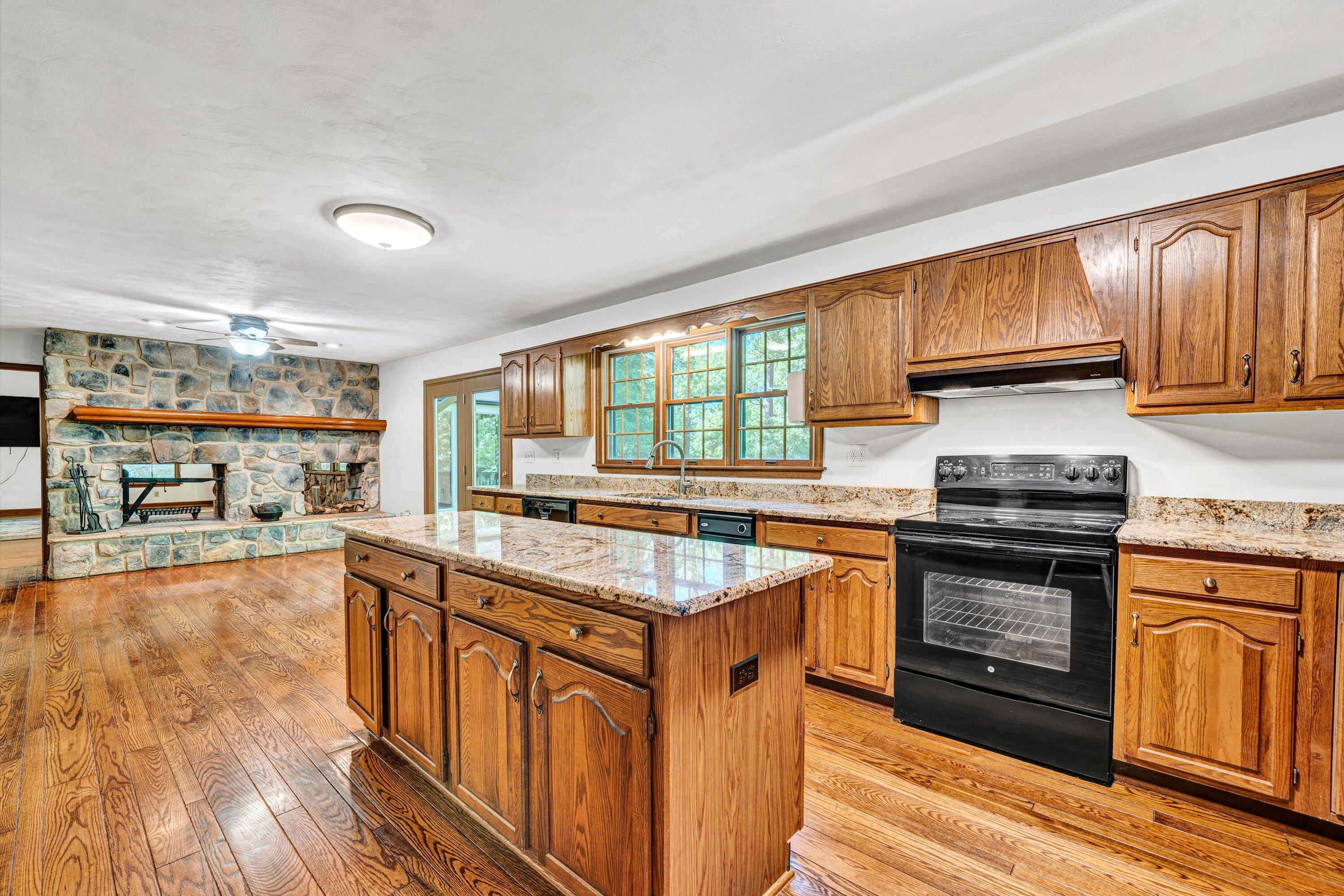 104 Hickory Lake LN
