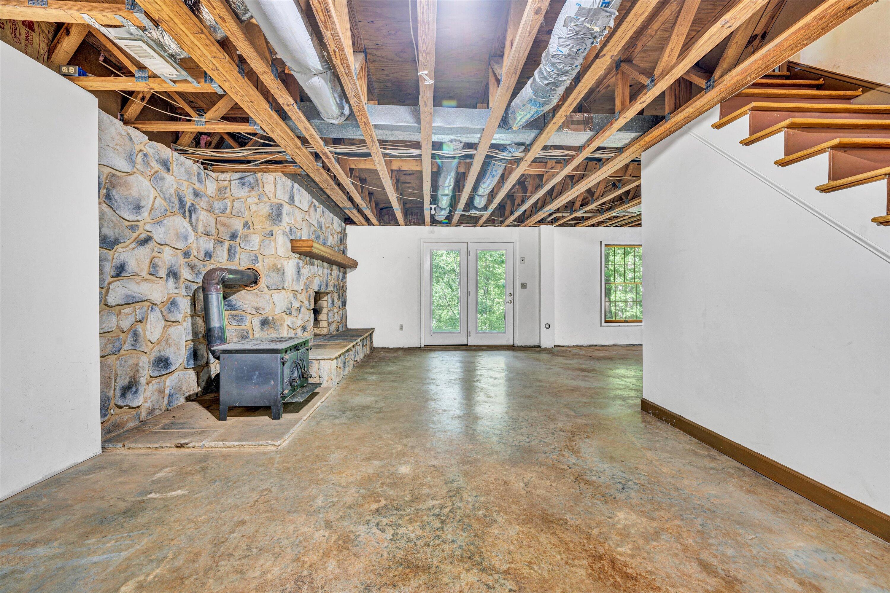 104 Hickory Lake LN