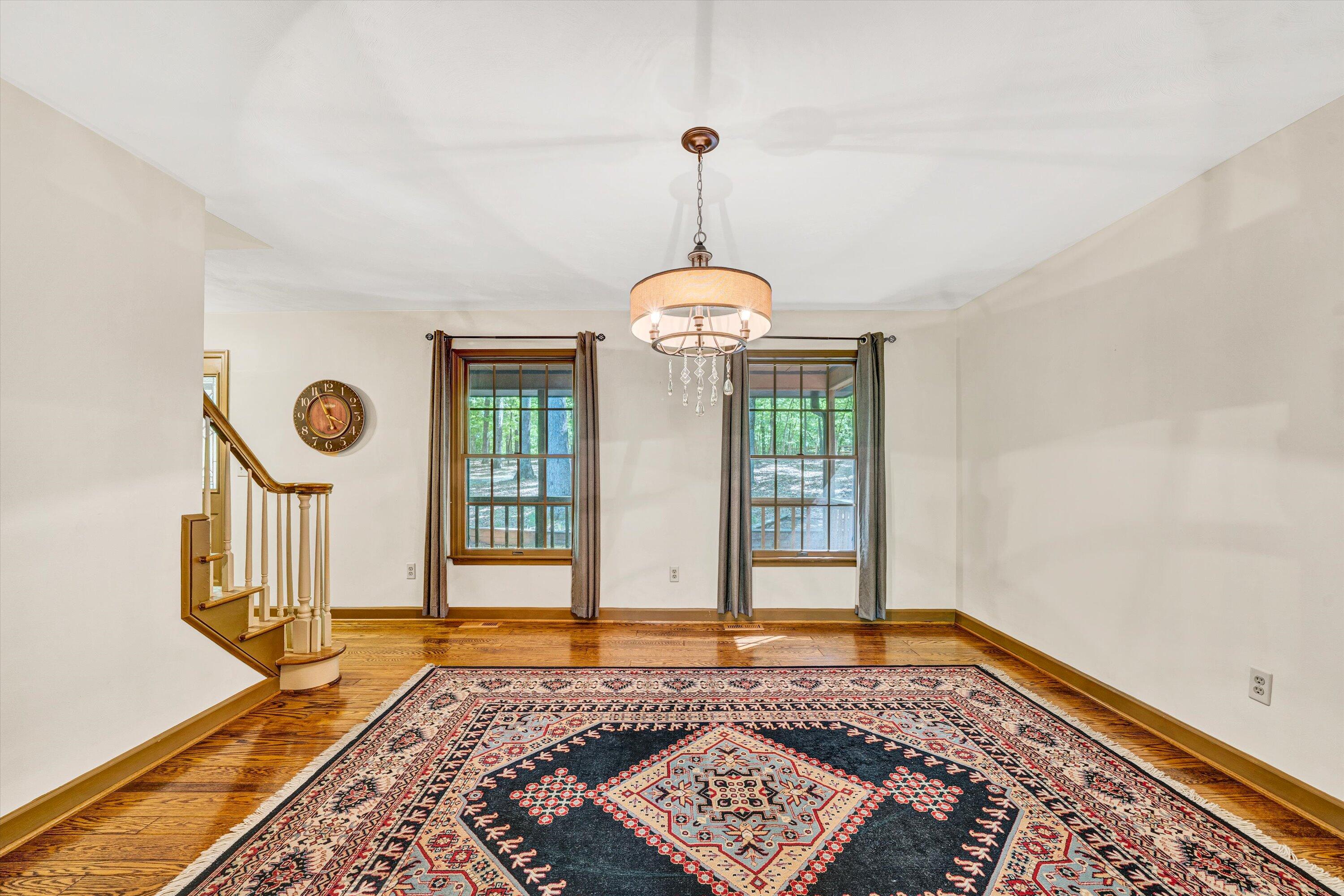 104 Hickory Lake LN
