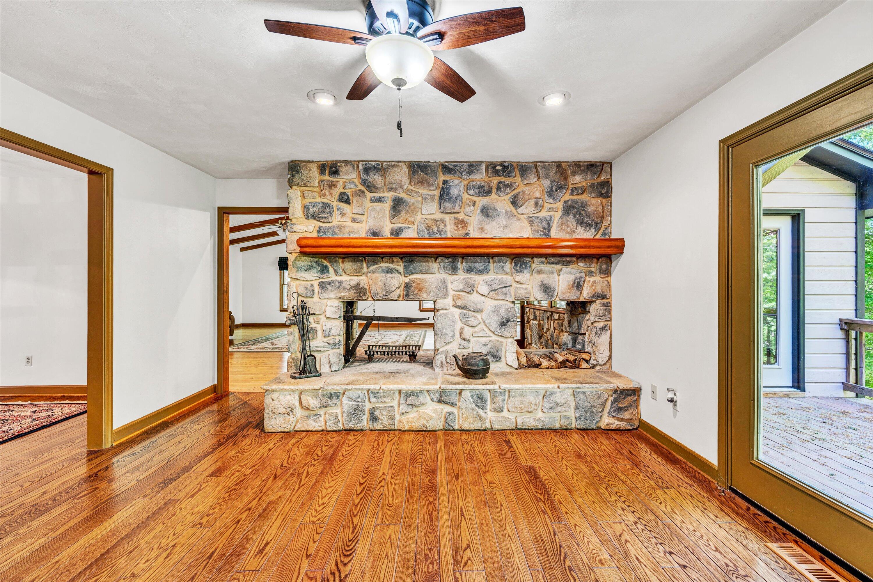 104 Hickory Lake LN