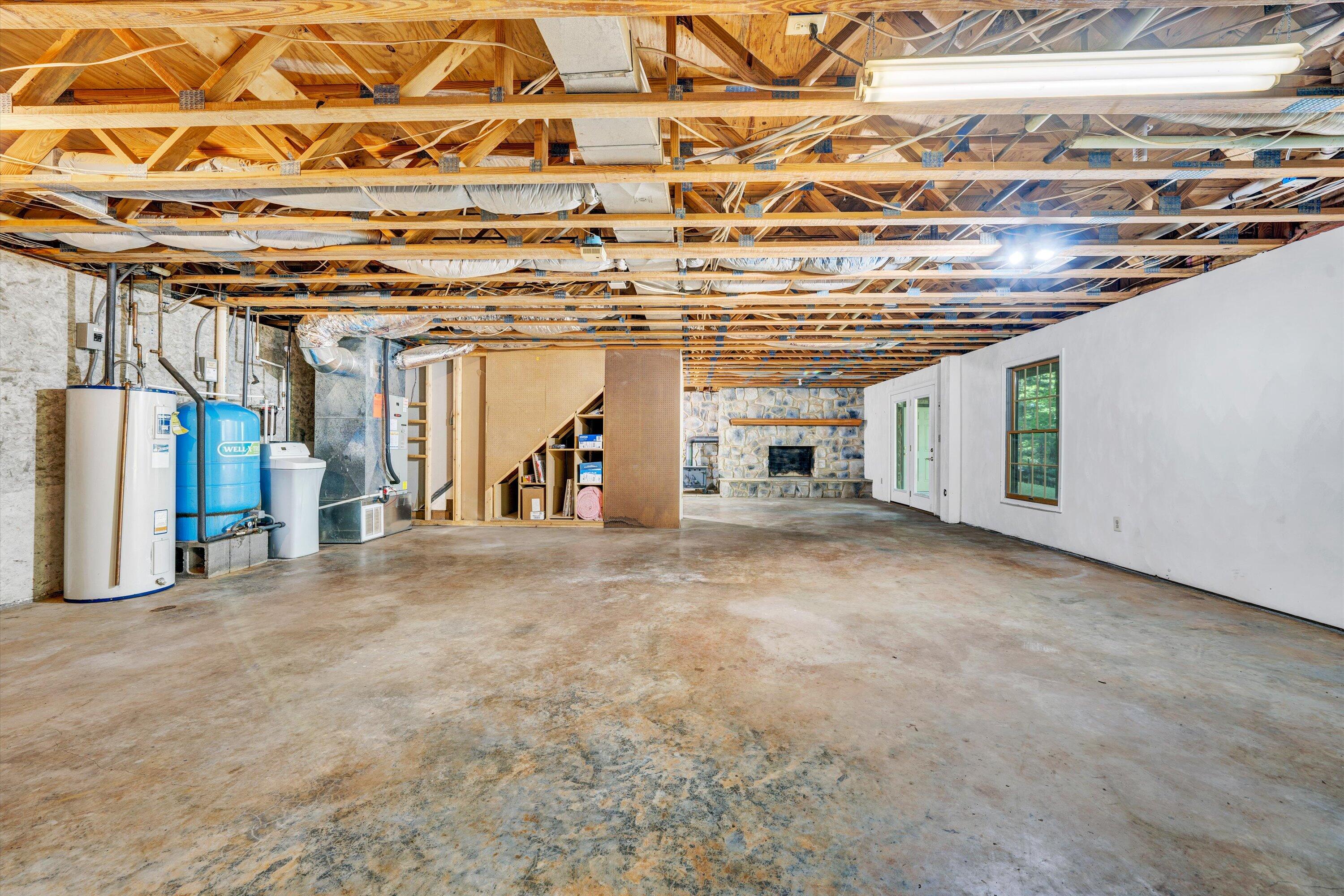 104 Hickory Lake LN