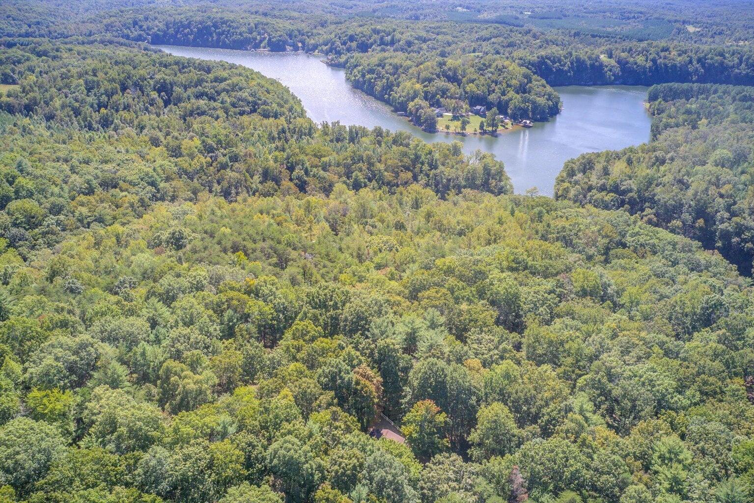 104 Hickory Lake LN