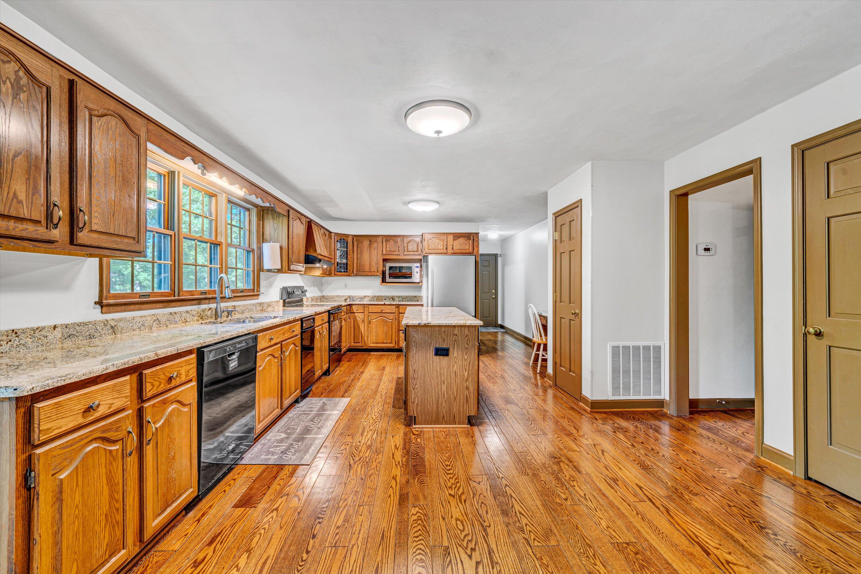 104 Hickory Lake LN