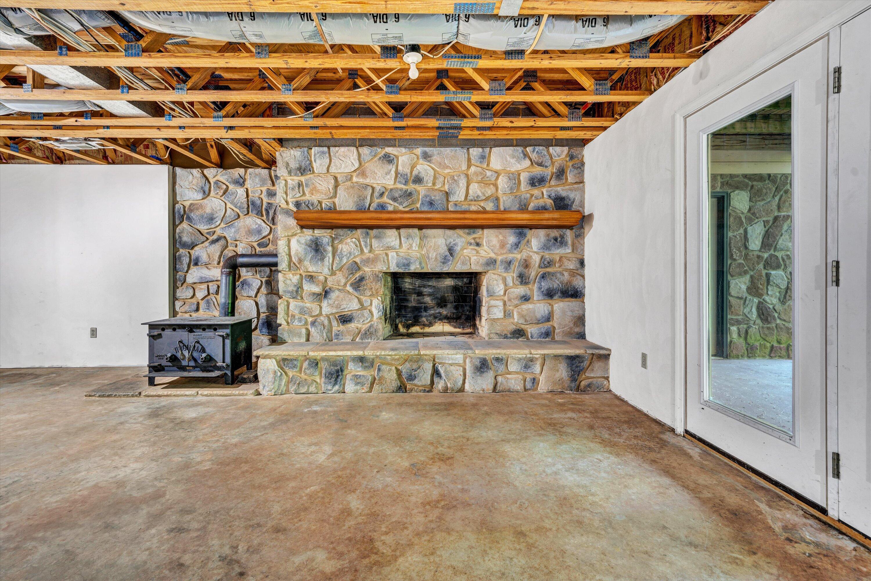 104 Hickory Lake LN