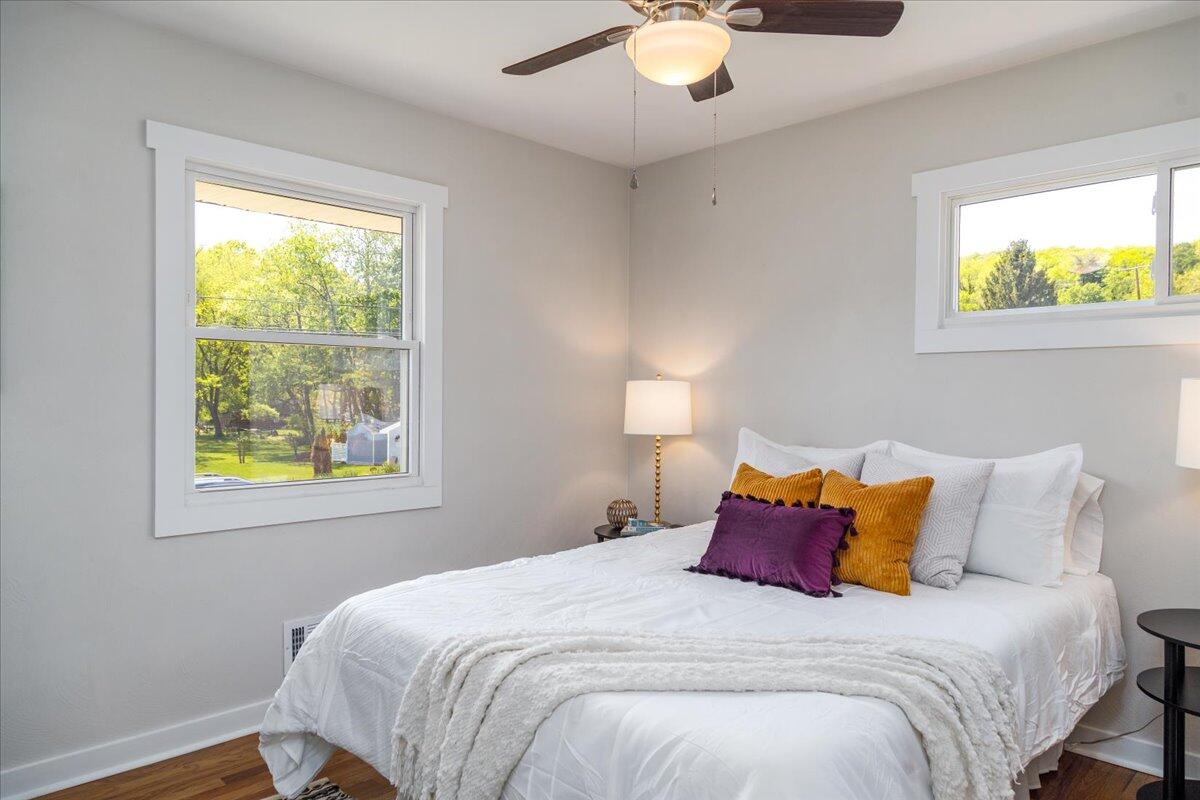 1124 Hartsook BLVD SE