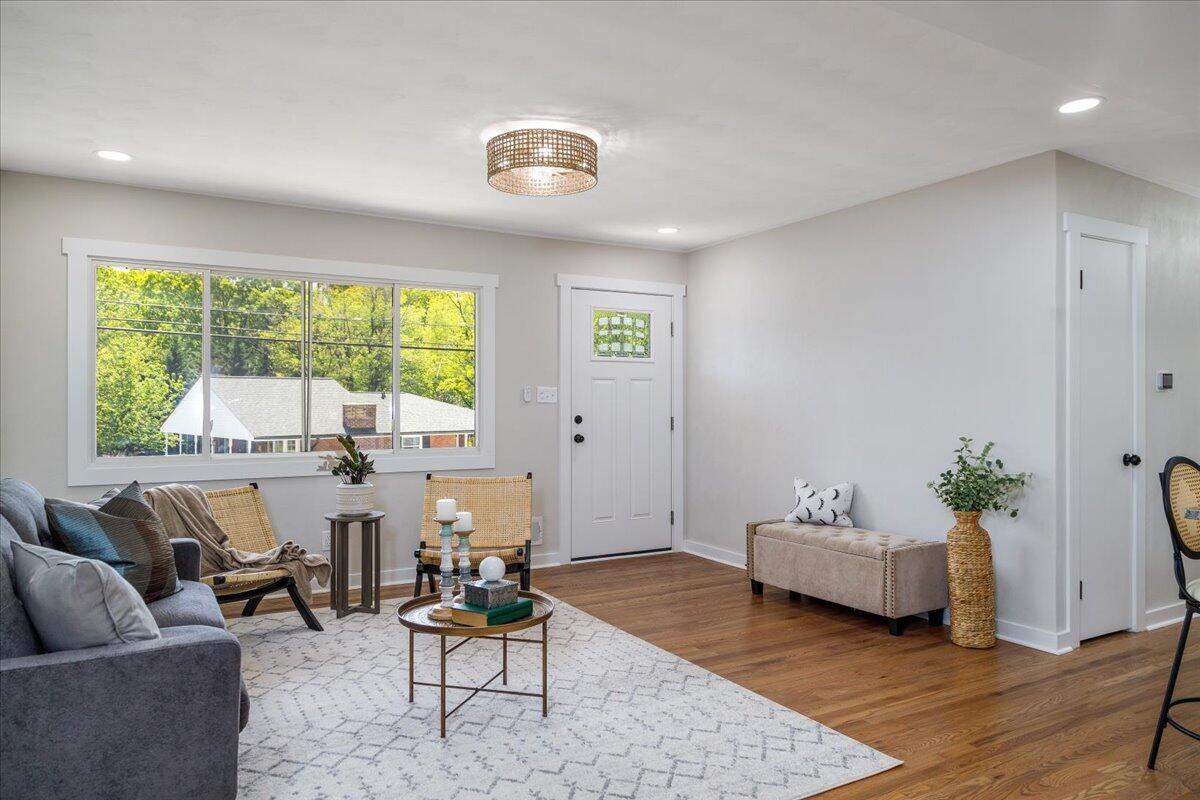 1124 Hartsook BLVD SE