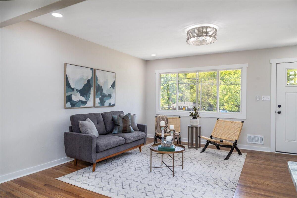 1124 Hartsook BLVD SE