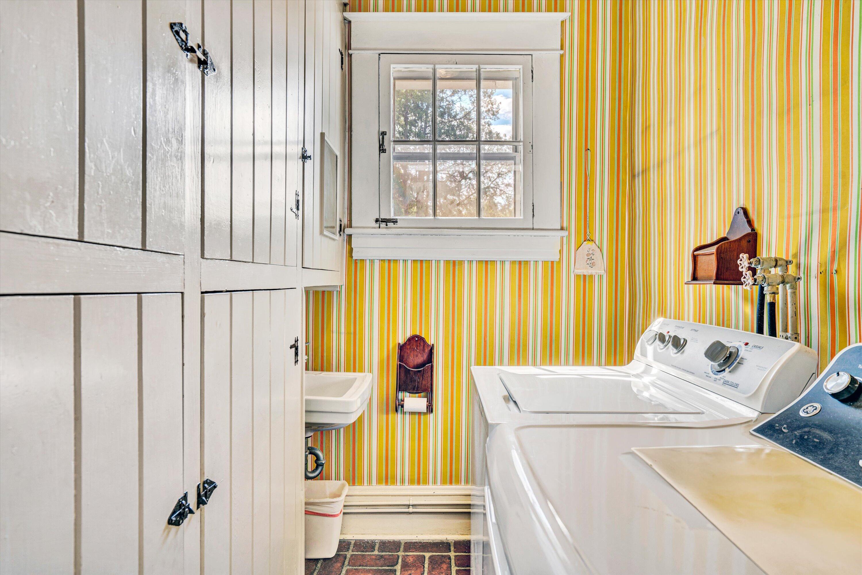 2226 Wycliffe AVE SW