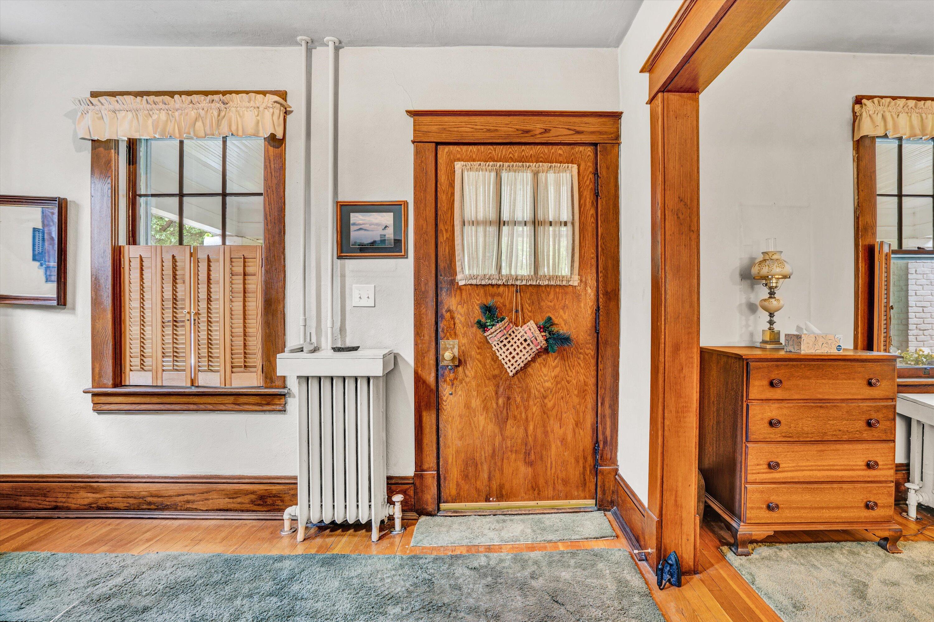 2226 Wycliffe AVE SW