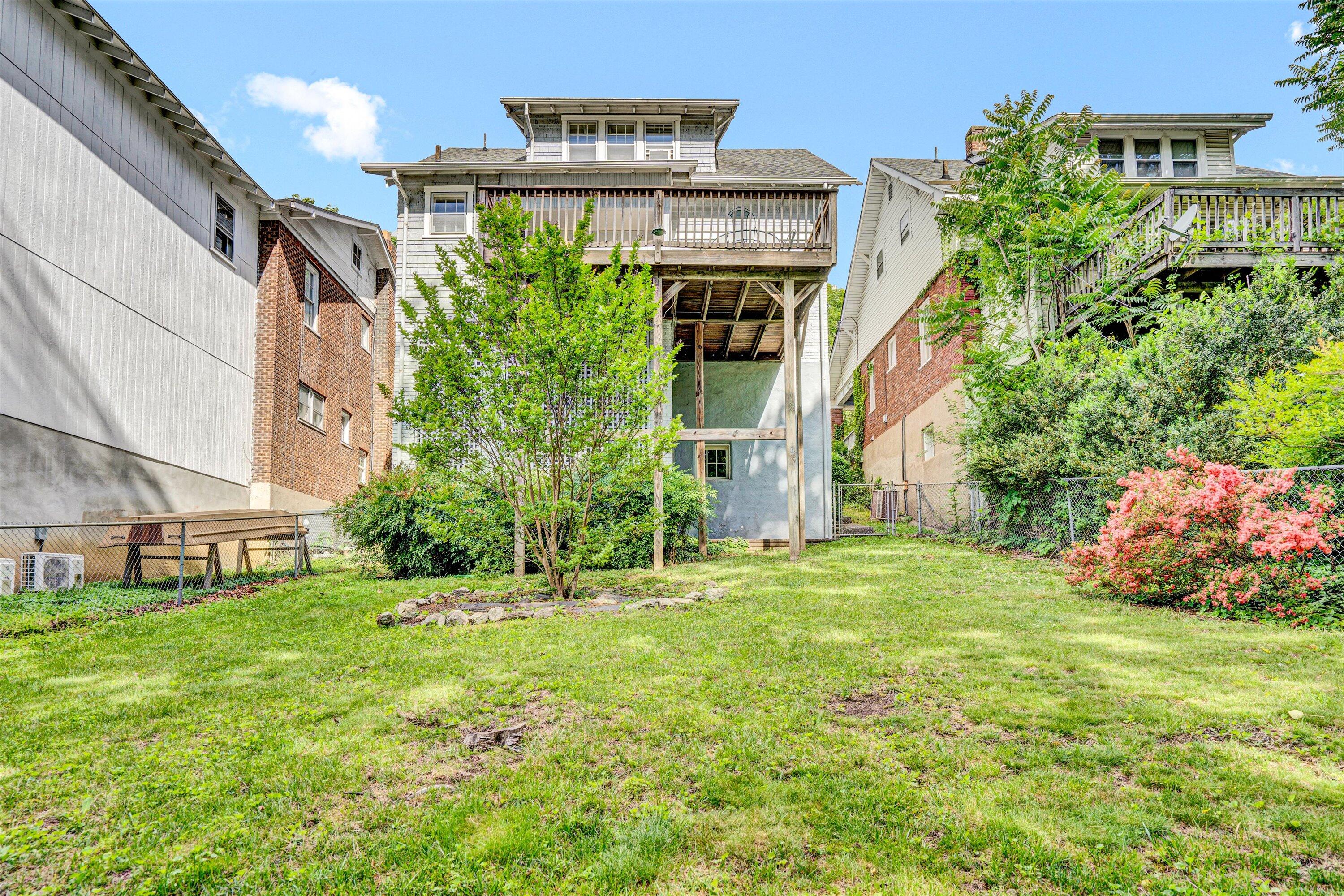 2226 Wycliffe AVE SW