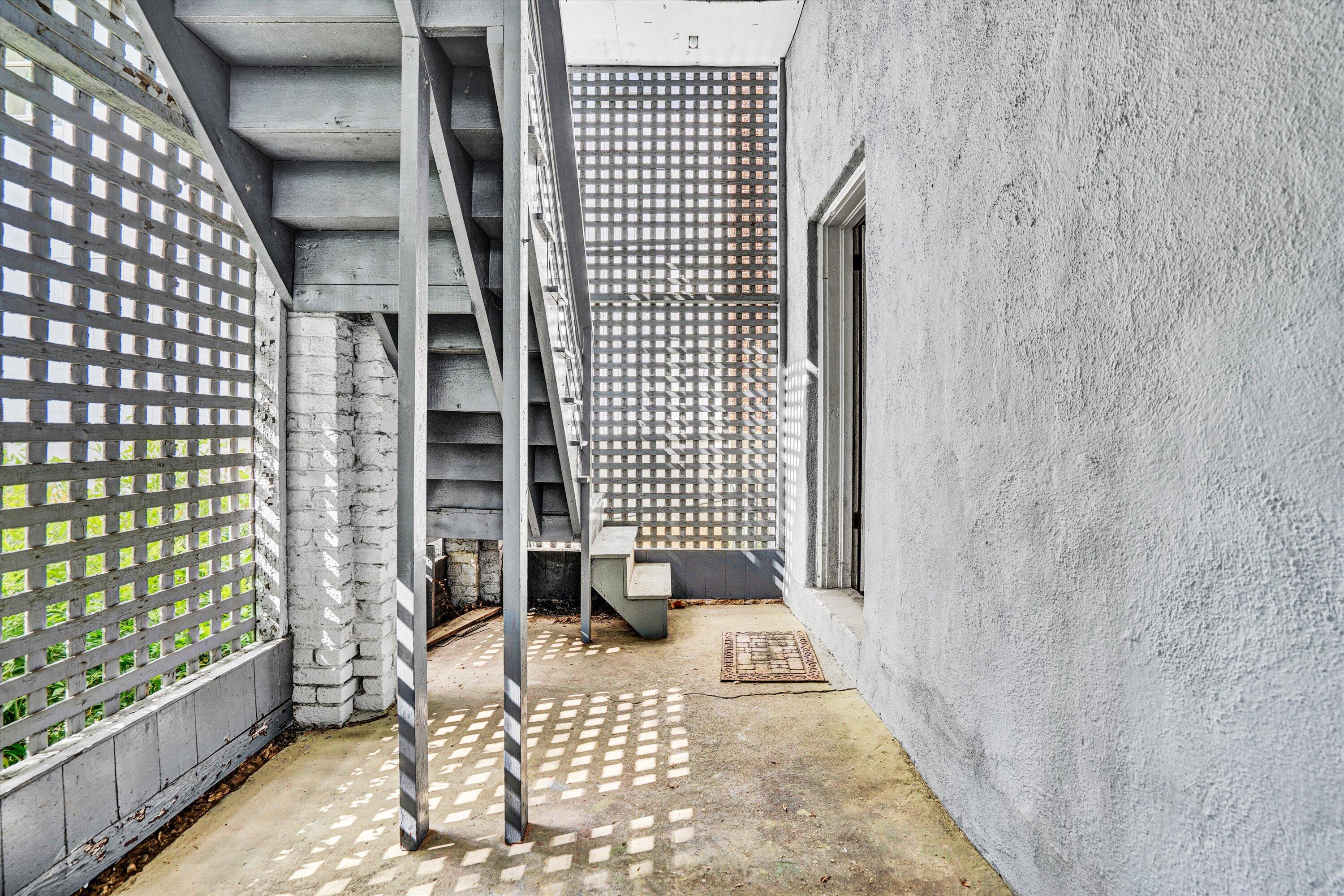 2226 Wycliffe AVE SW