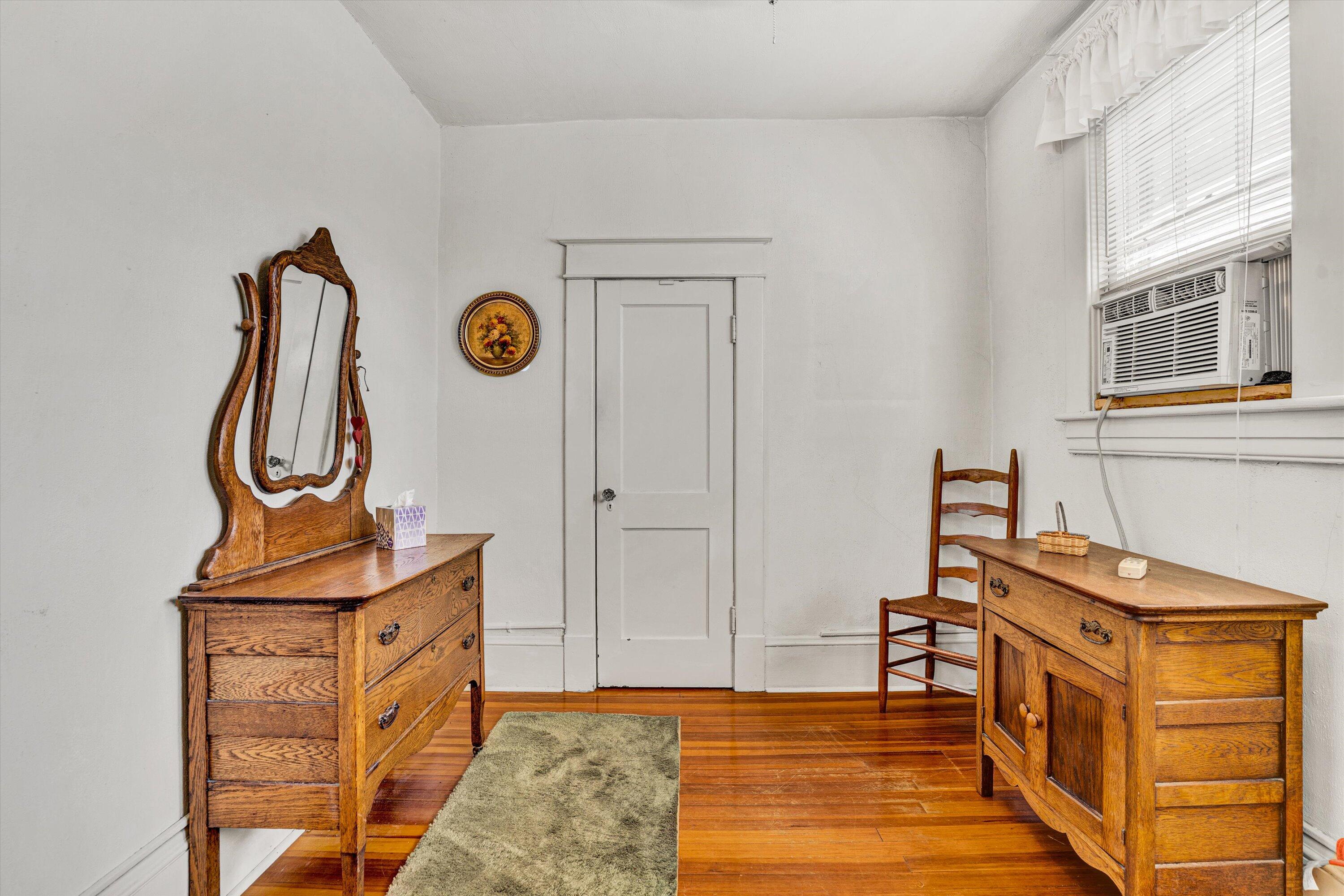 2226 Wycliffe AVE SW