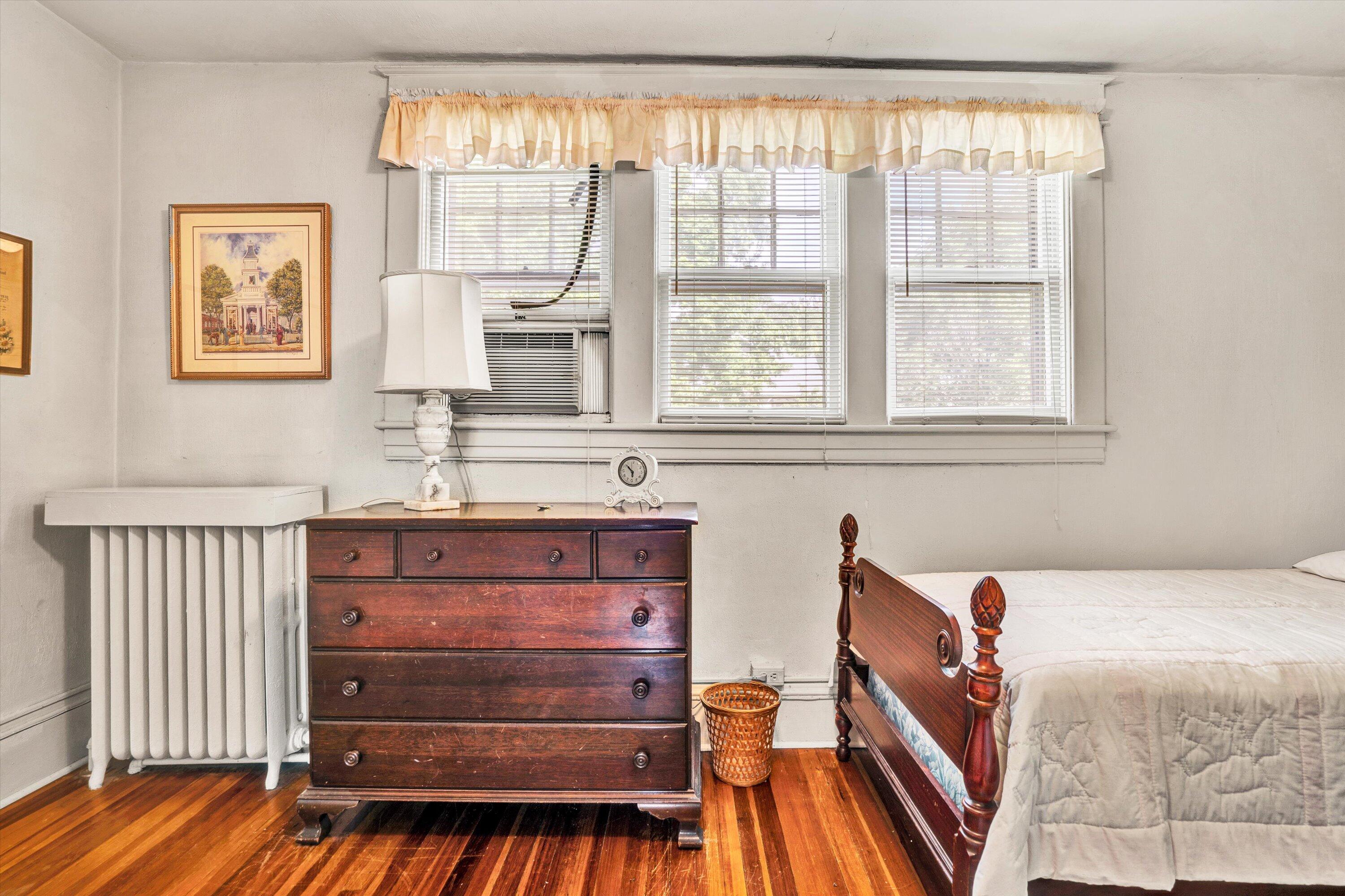 2226 Wycliffe AVE SW