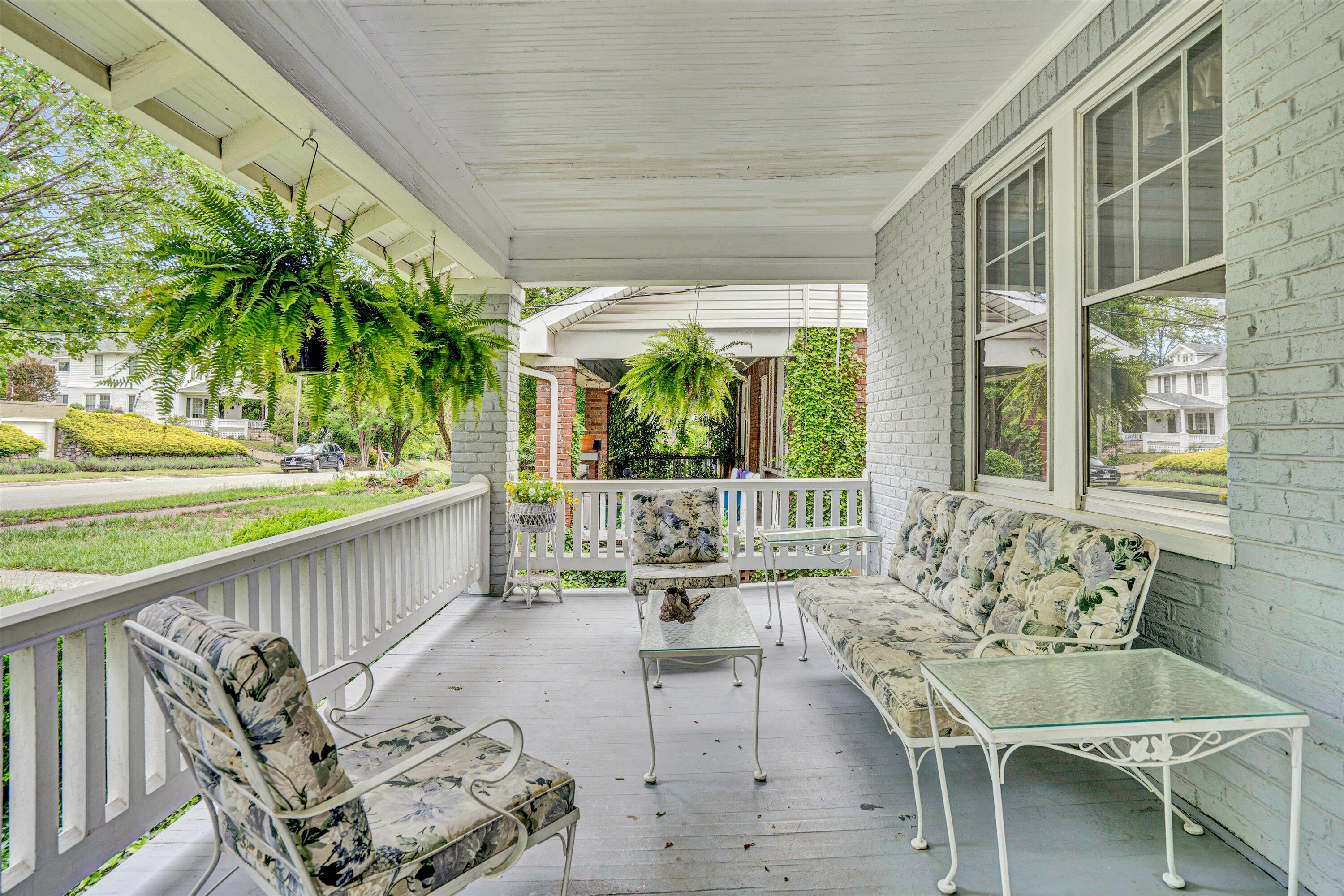 2226 Wycliffe AVE SW