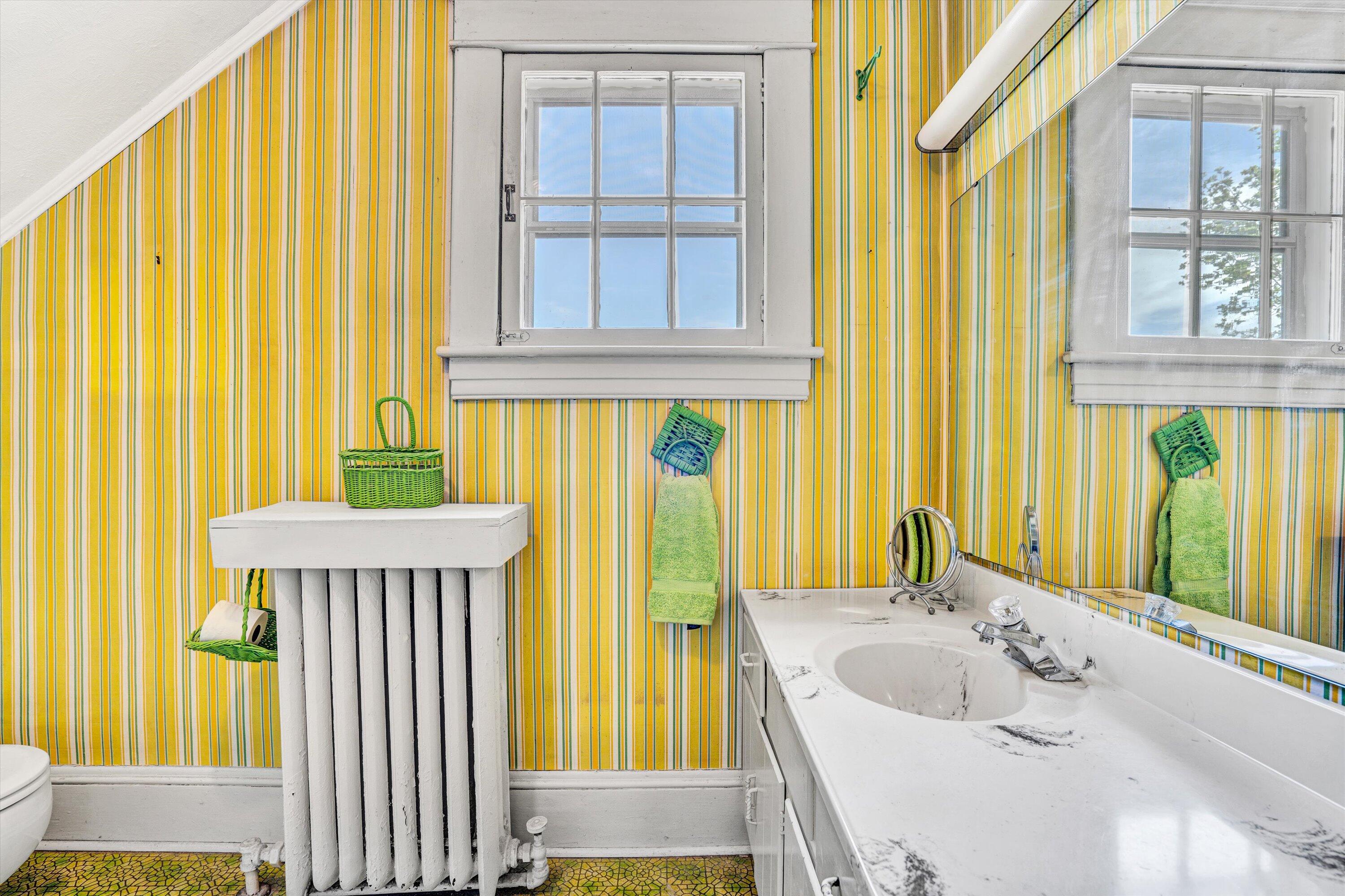 2226 Wycliffe AVE SW