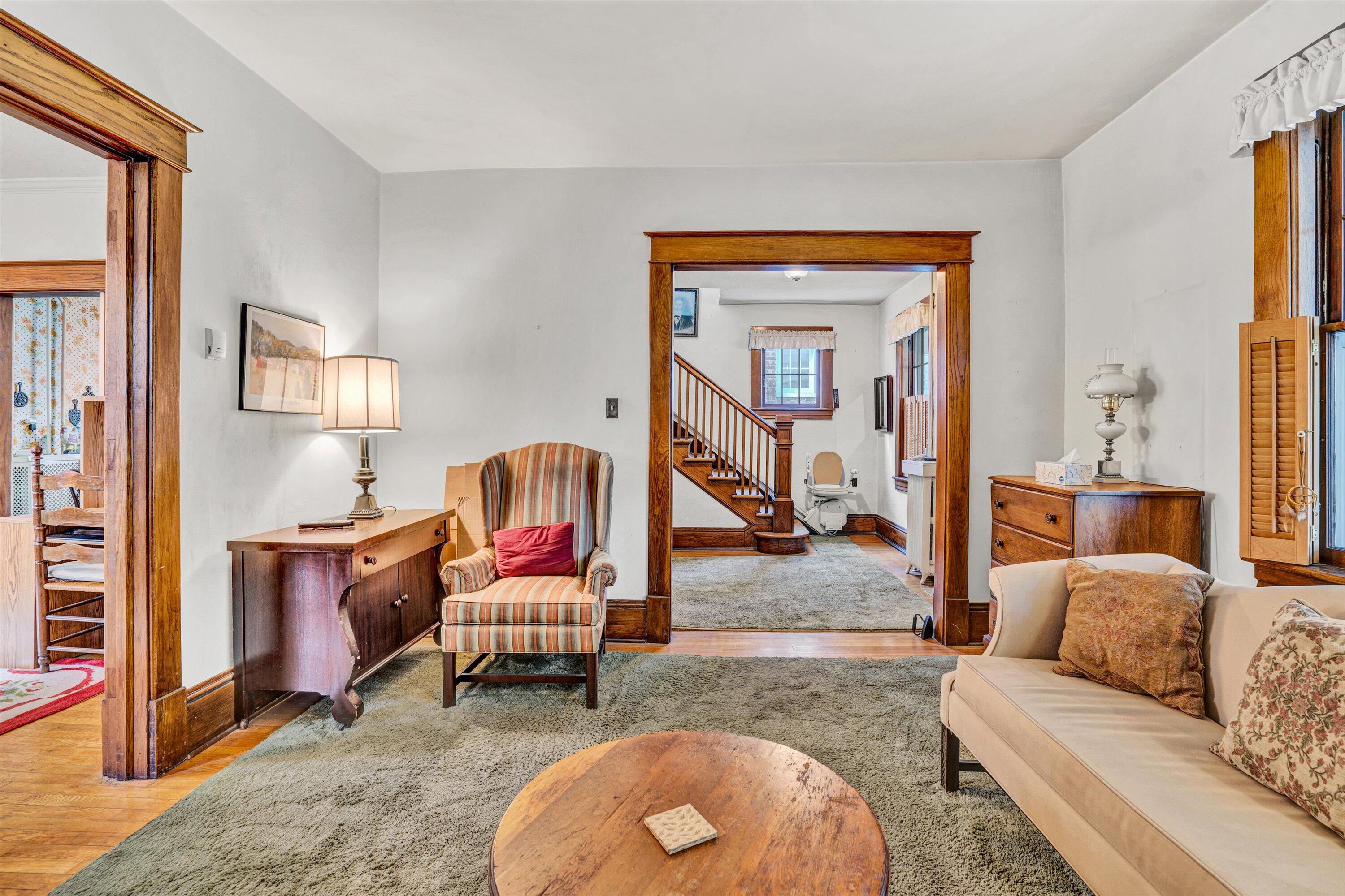 2226 Wycliffe AVE SW