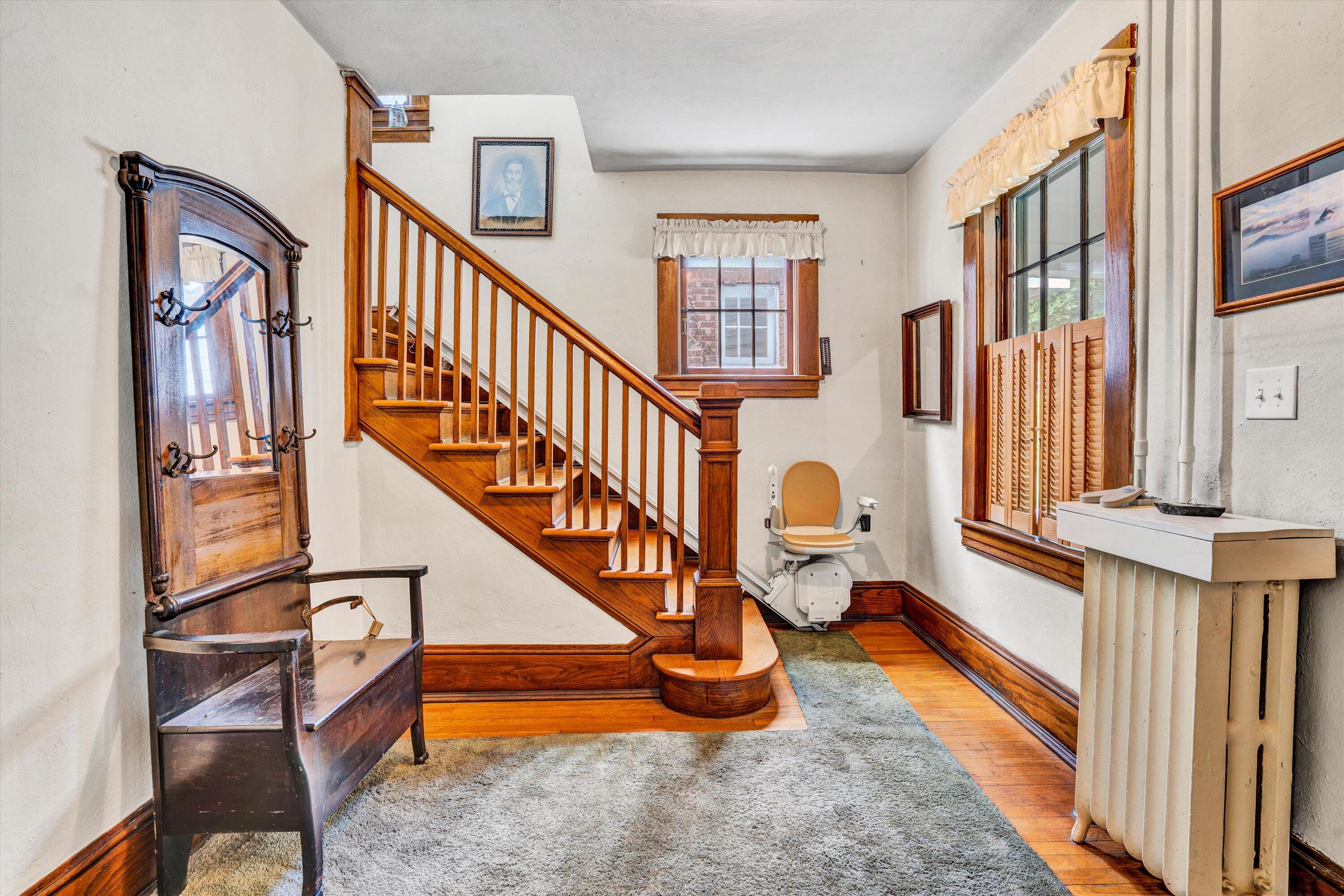 2226 Wycliffe AVE SW