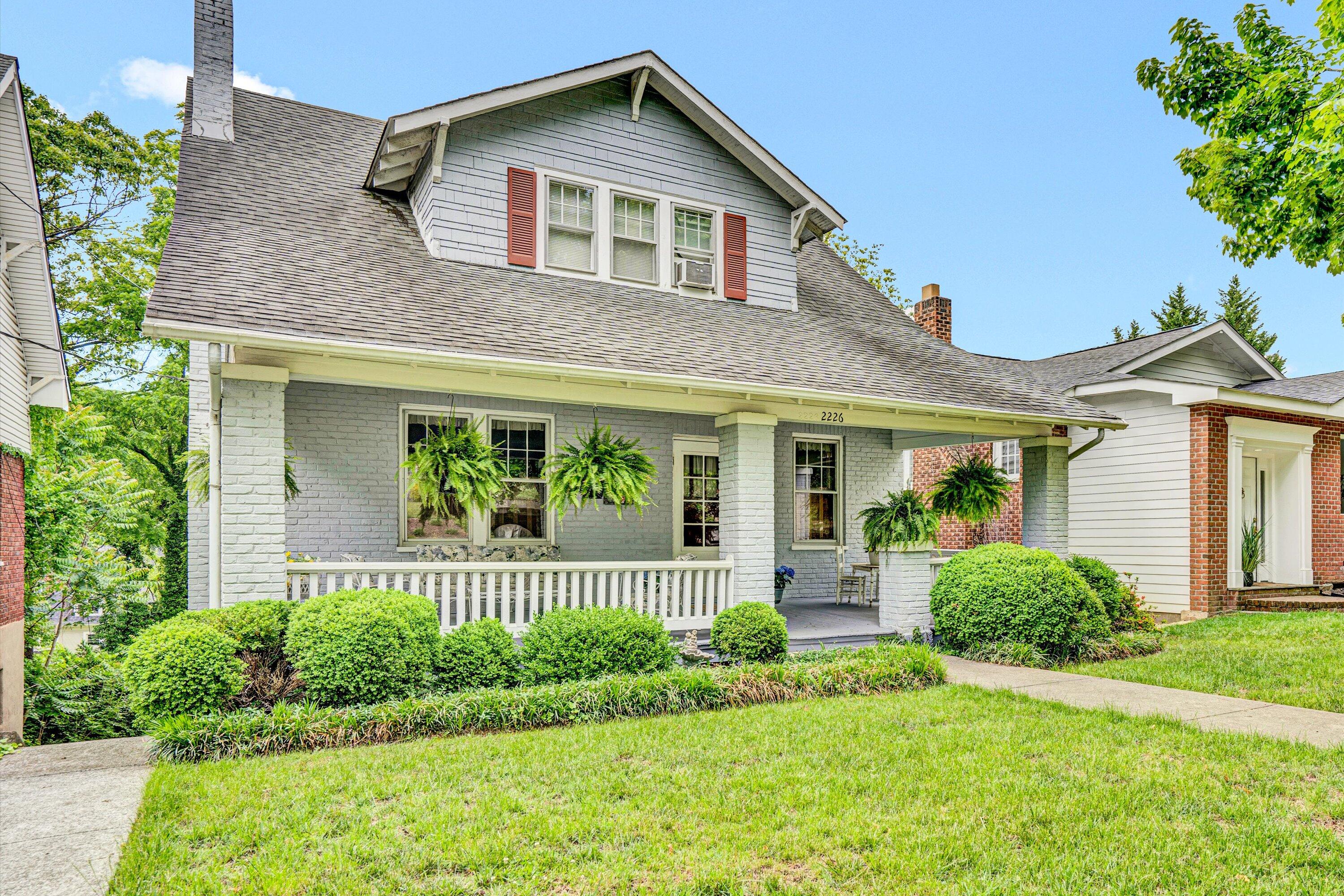 2226 Wycliffe AVE SW