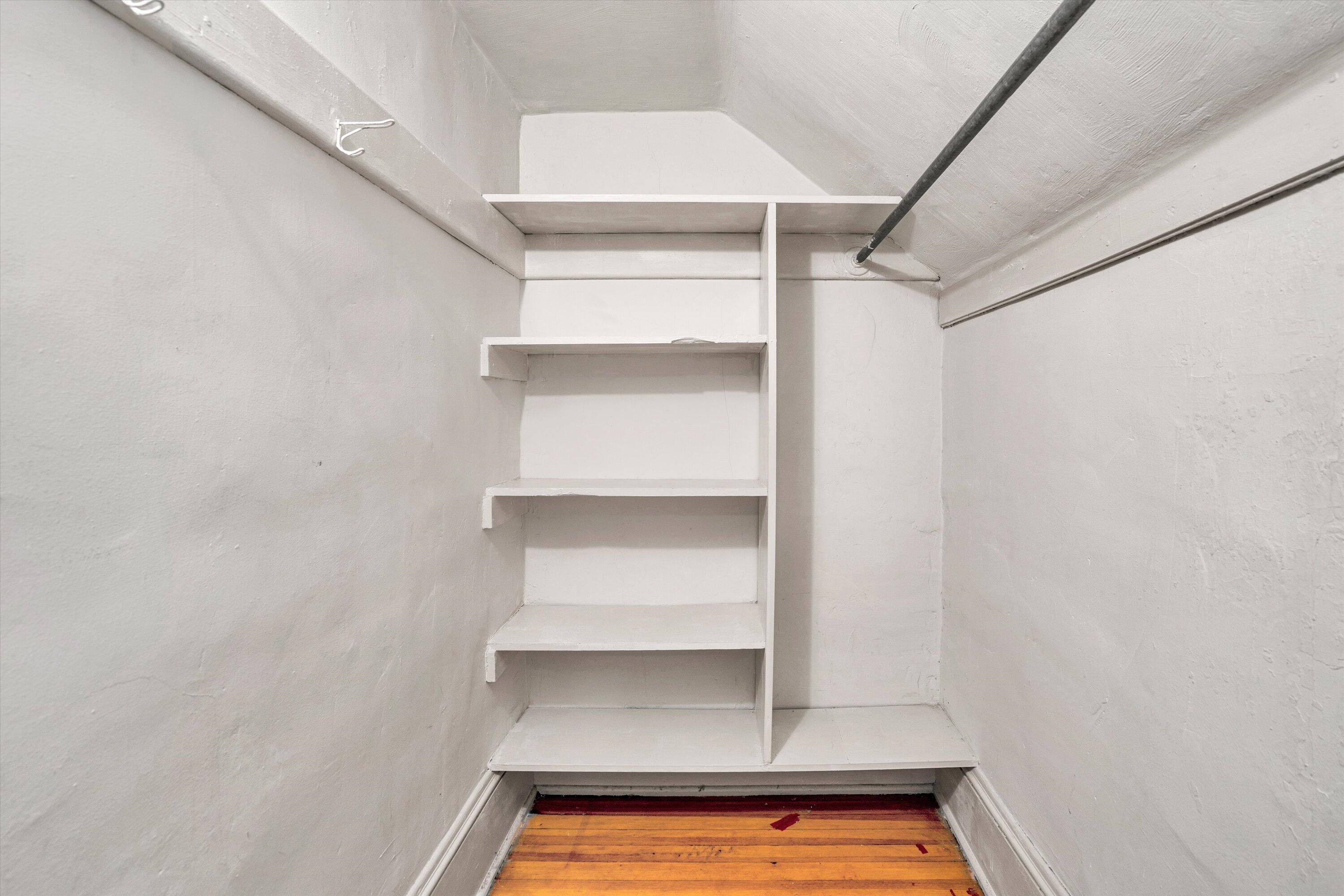 2226 Wycliffe AVE SW