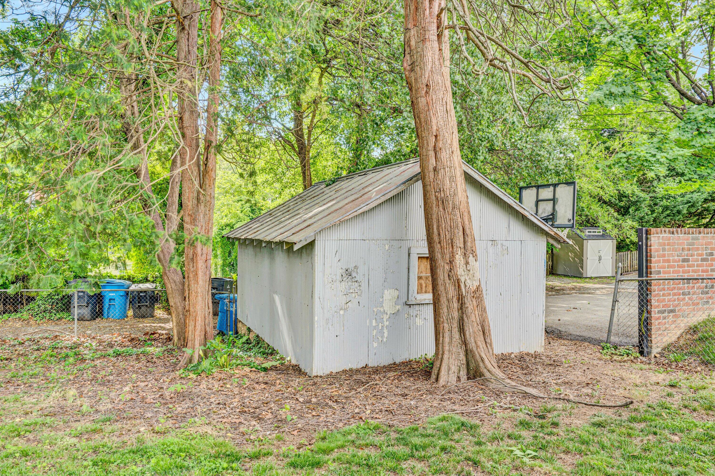 2226 Wycliffe AVE SW