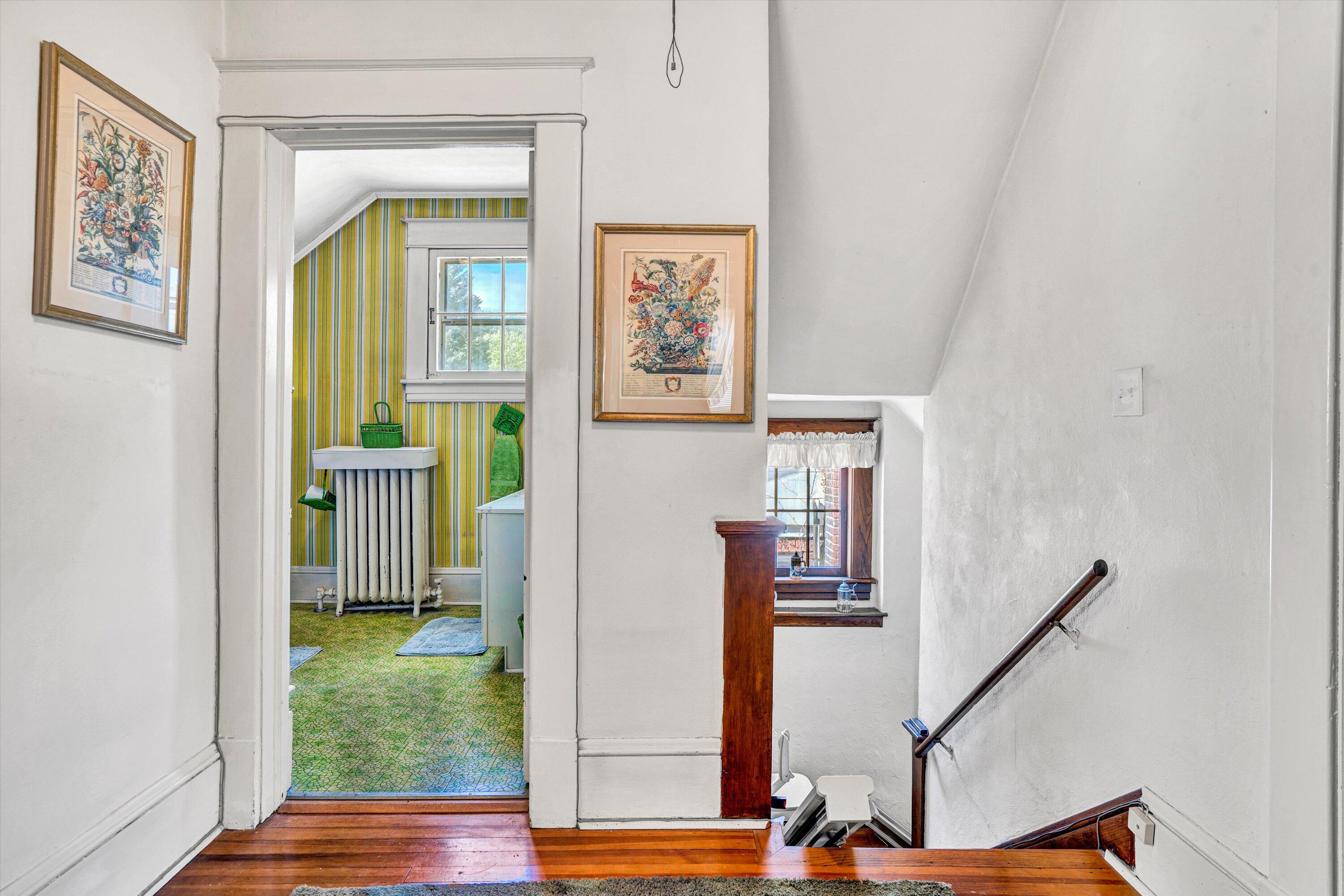 2226 Wycliffe AVE SW