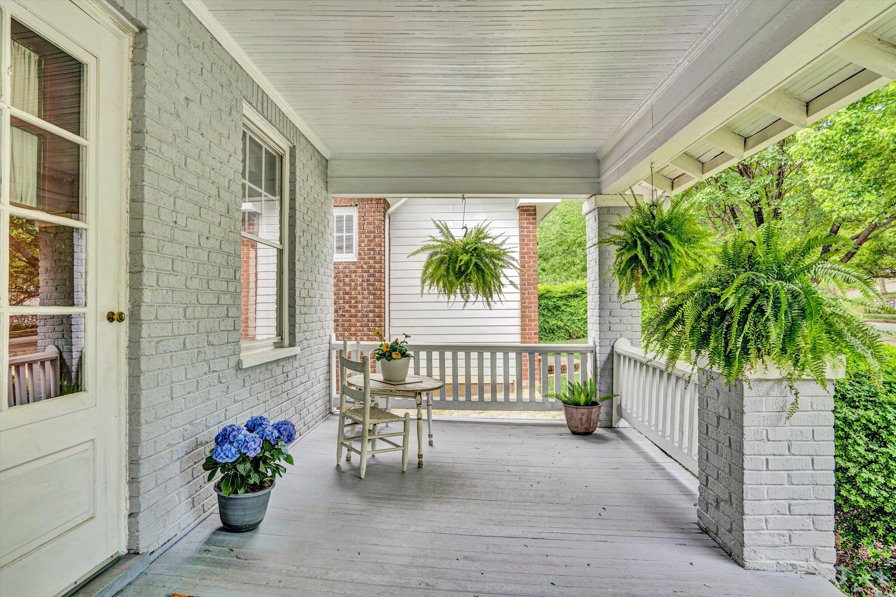 2226 Wycliffe AVE SW