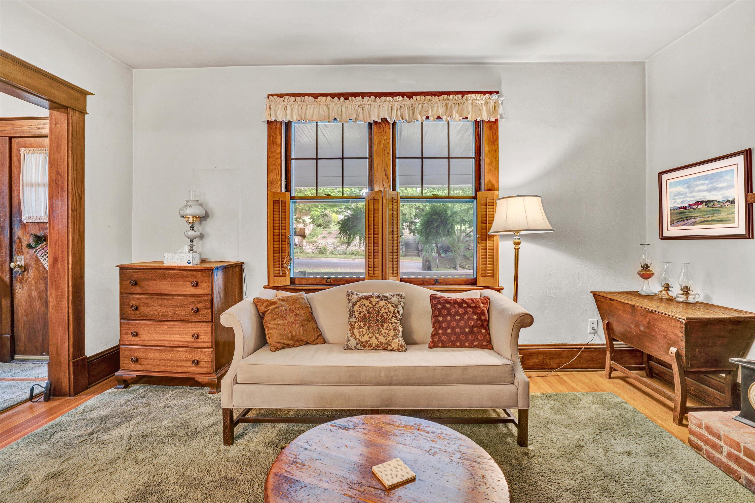 2226 Wycliffe AVE SW