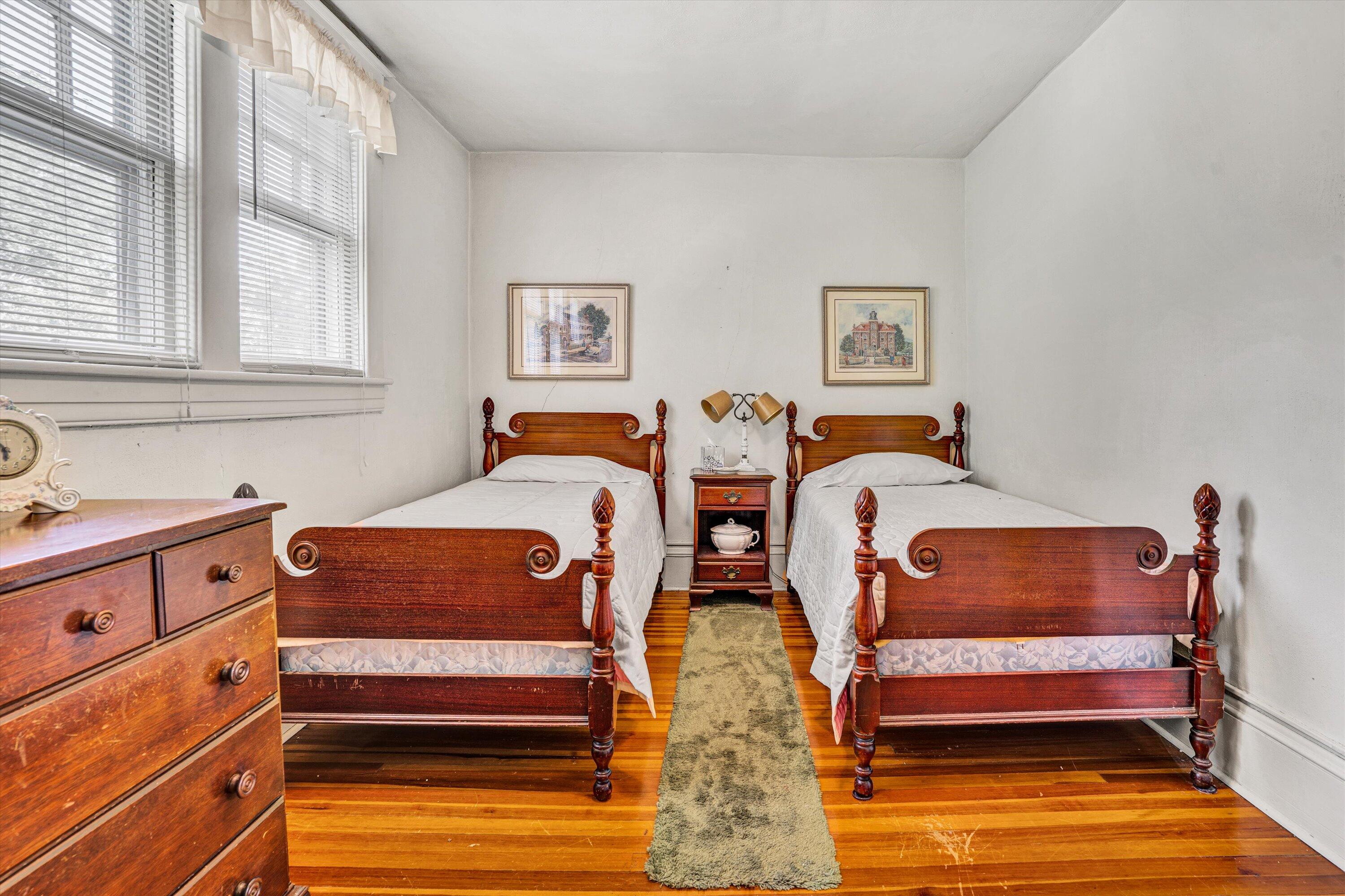 2226 Wycliffe AVE SW