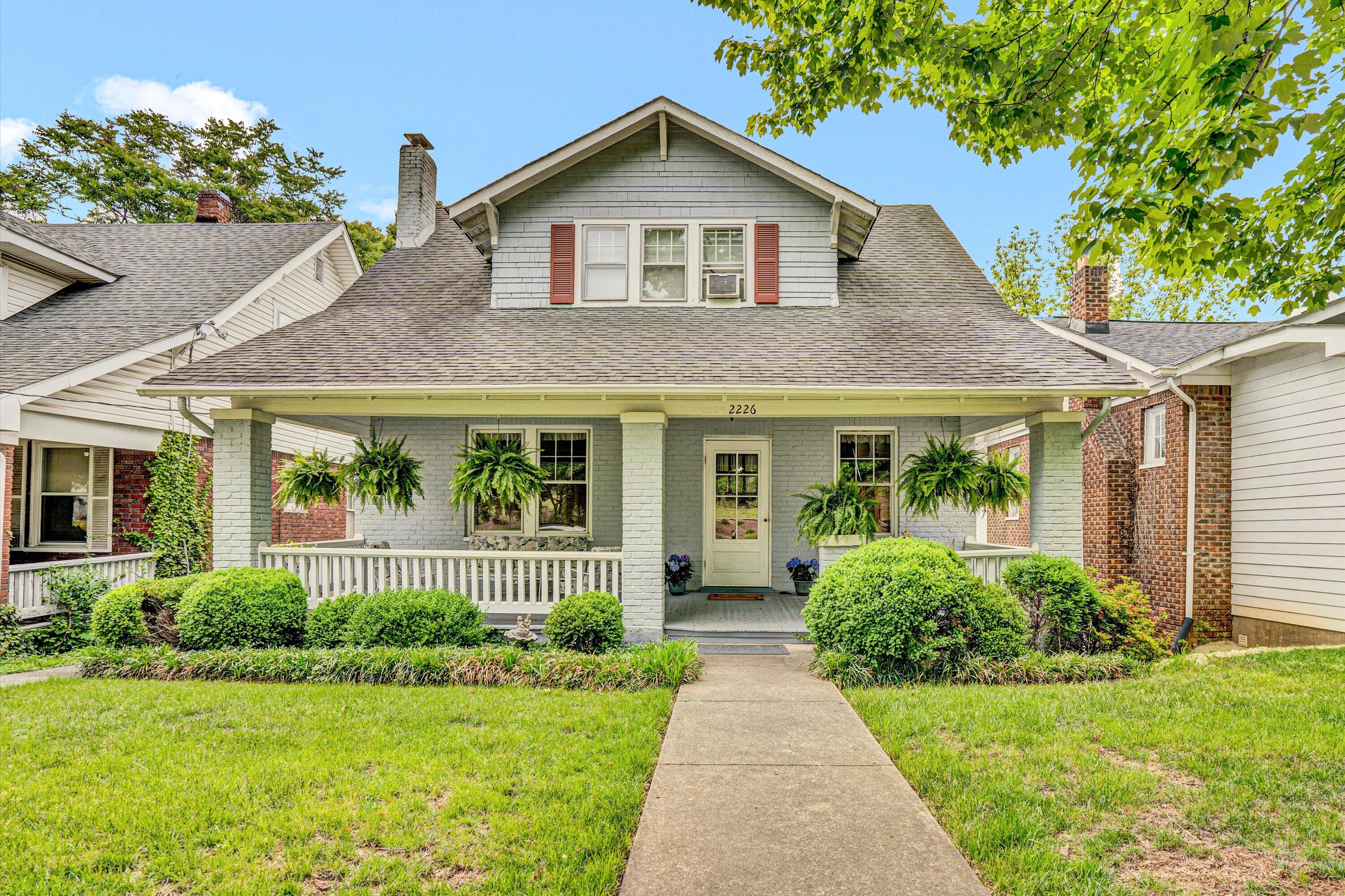 2226 Wycliffe AVE SW