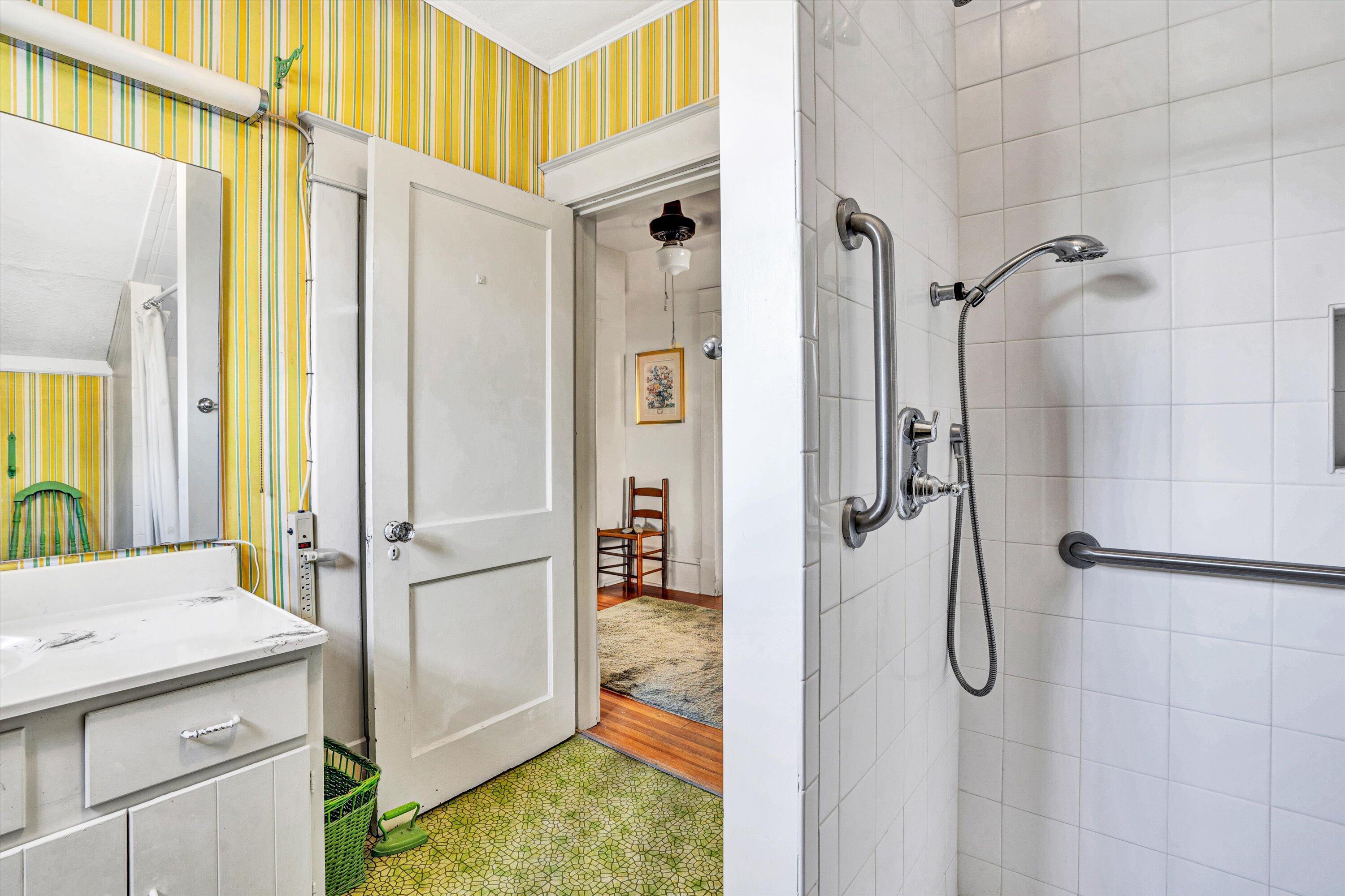 2226 Wycliffe AVE SW